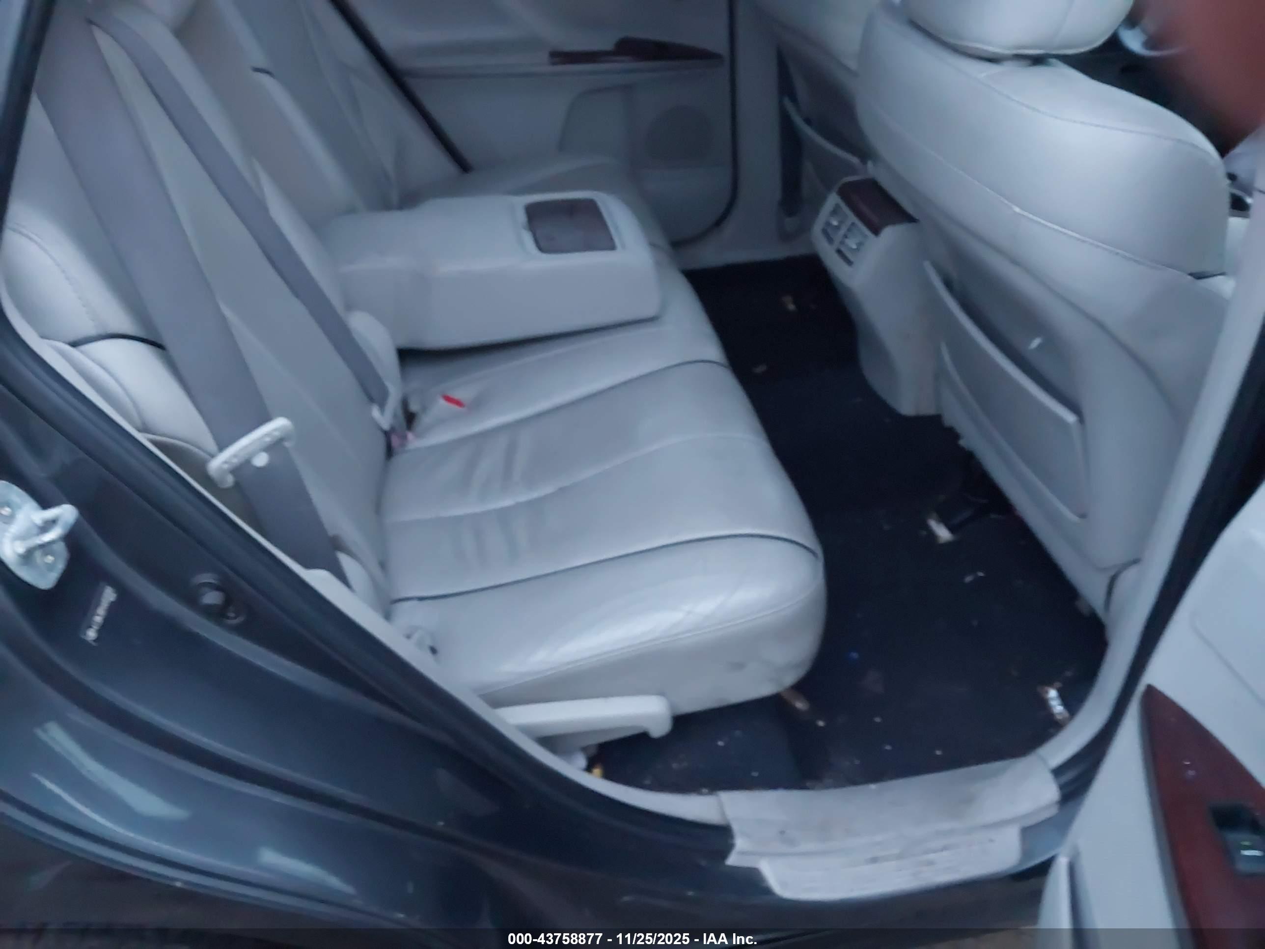 TOYOTA VENZA image 8