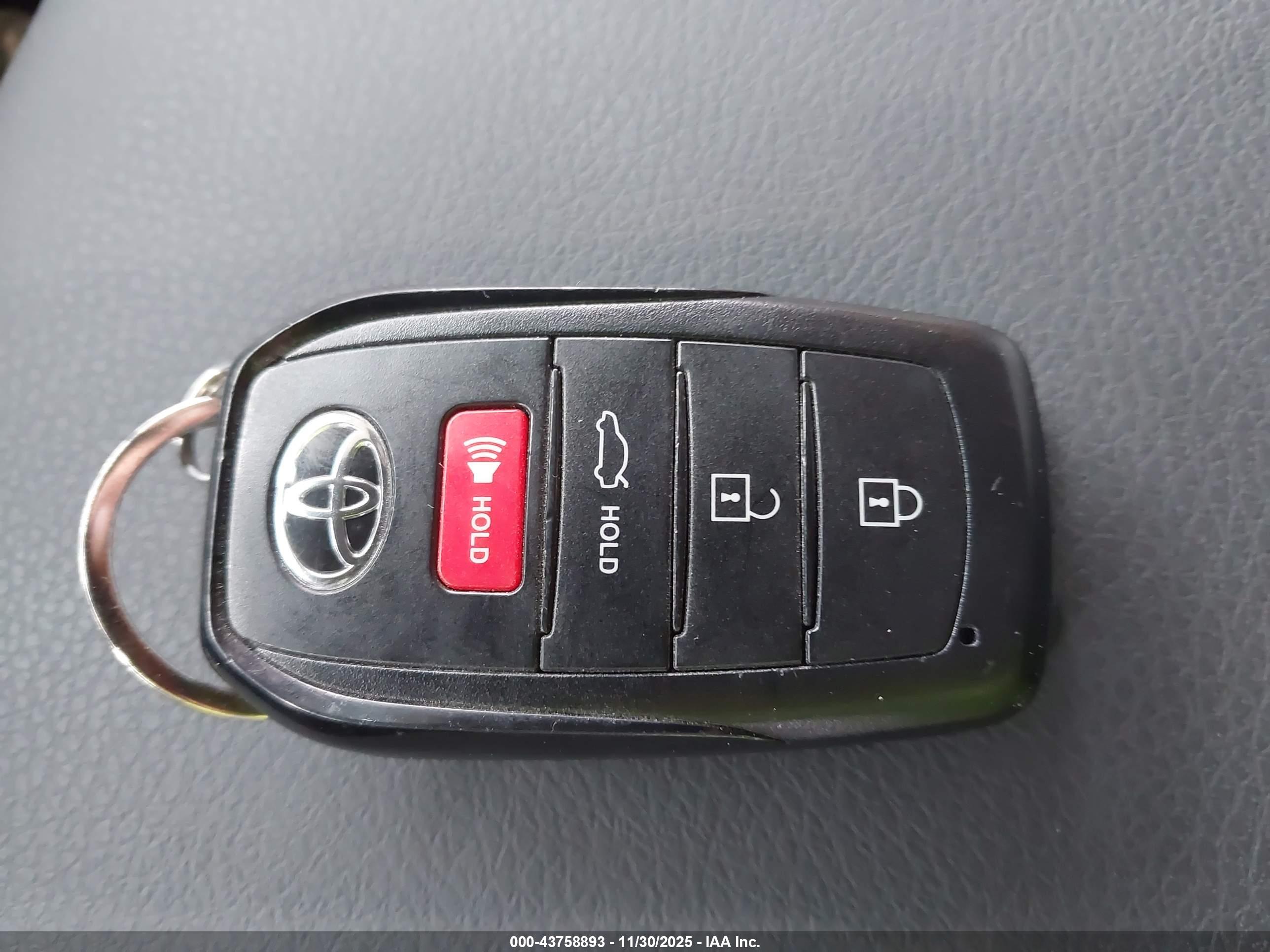 TOYOTA CAMRY image 11