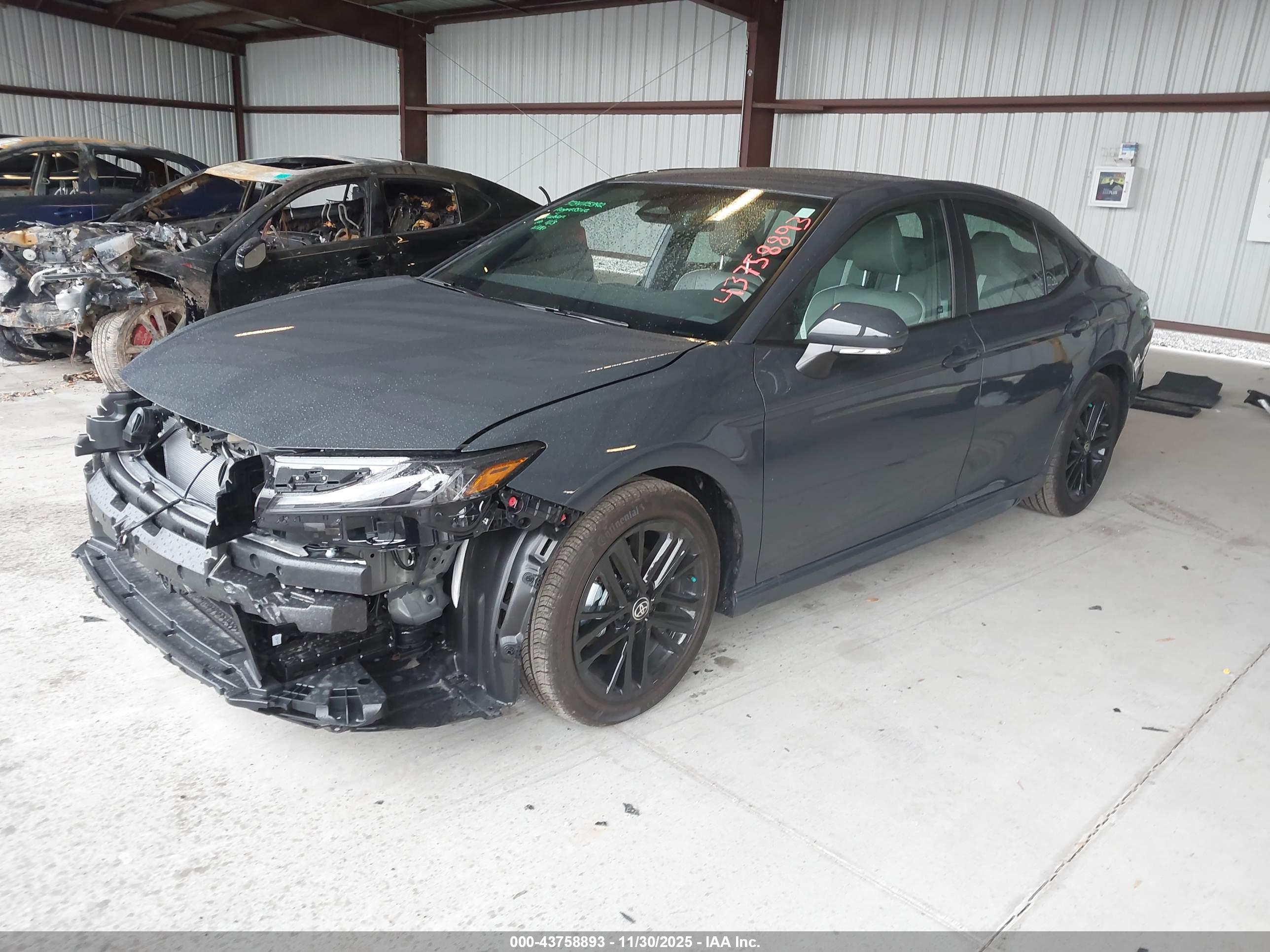 TOYOTA CAMRY image 2