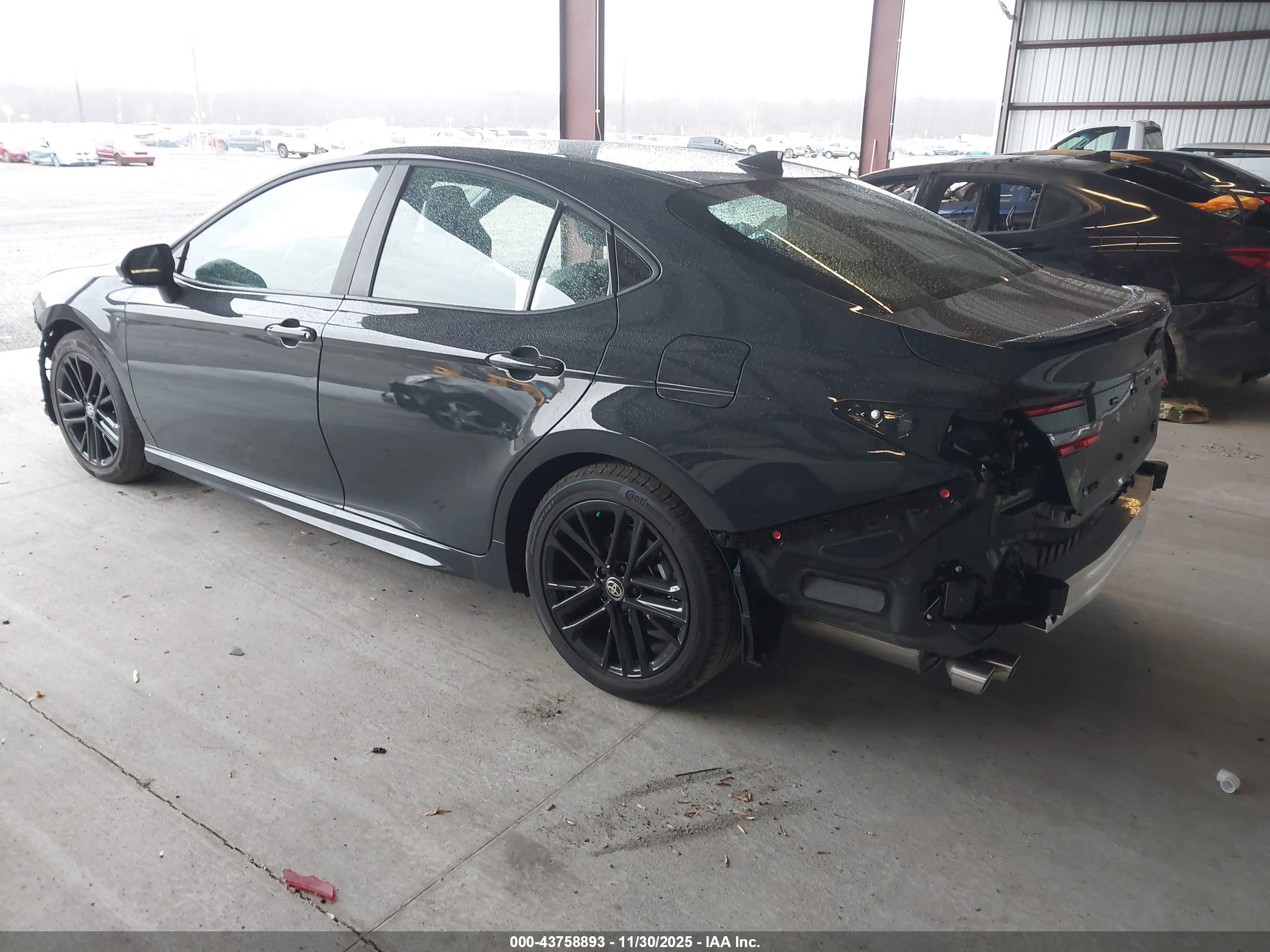 TOYOTA CAMRY image 3