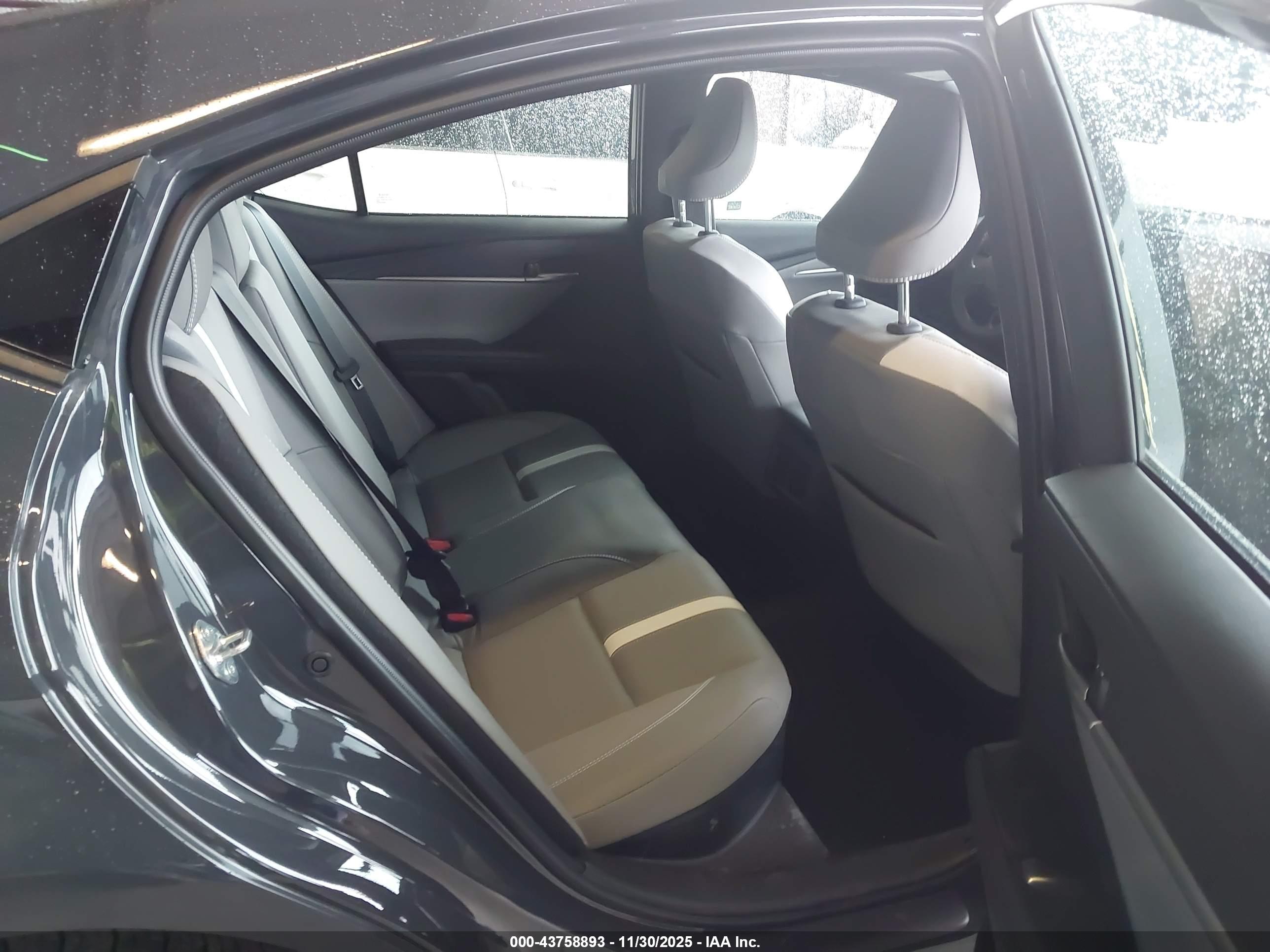 TOYOTA CAMRY image 8