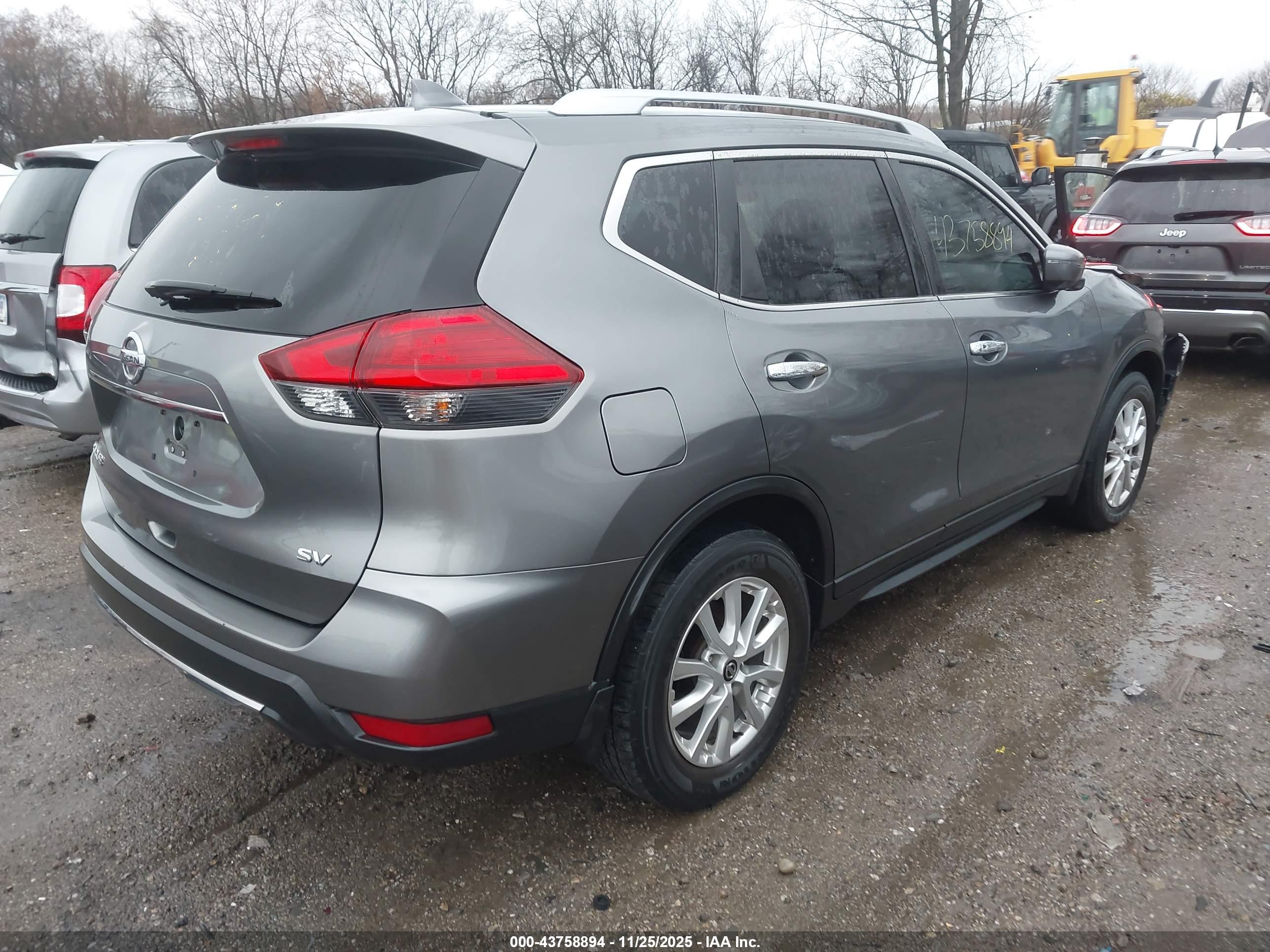 NISSAN ROGUE image 4