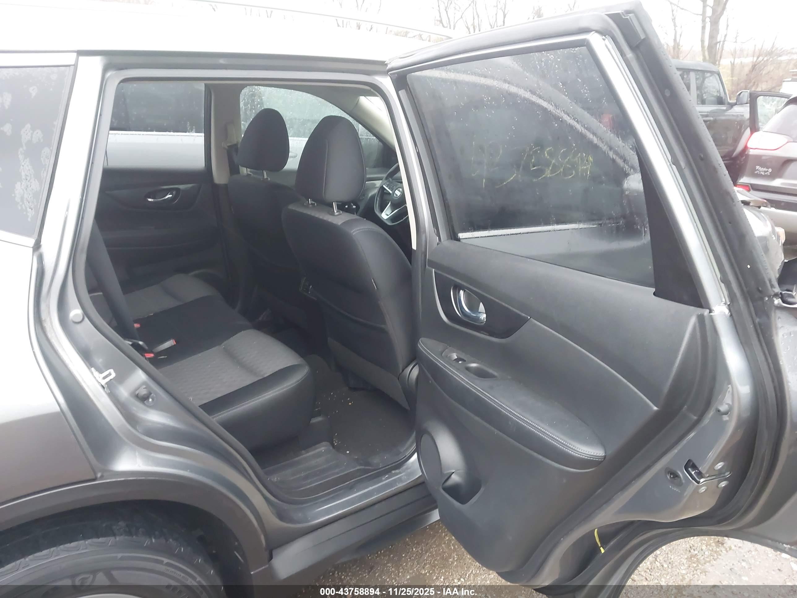 NISSAN ROGUE image 8