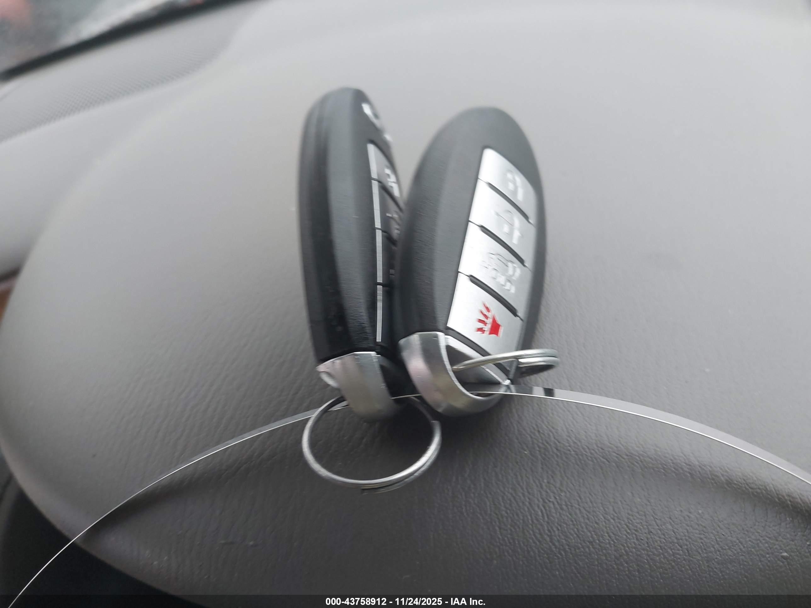 INFINITI QX56 image 11