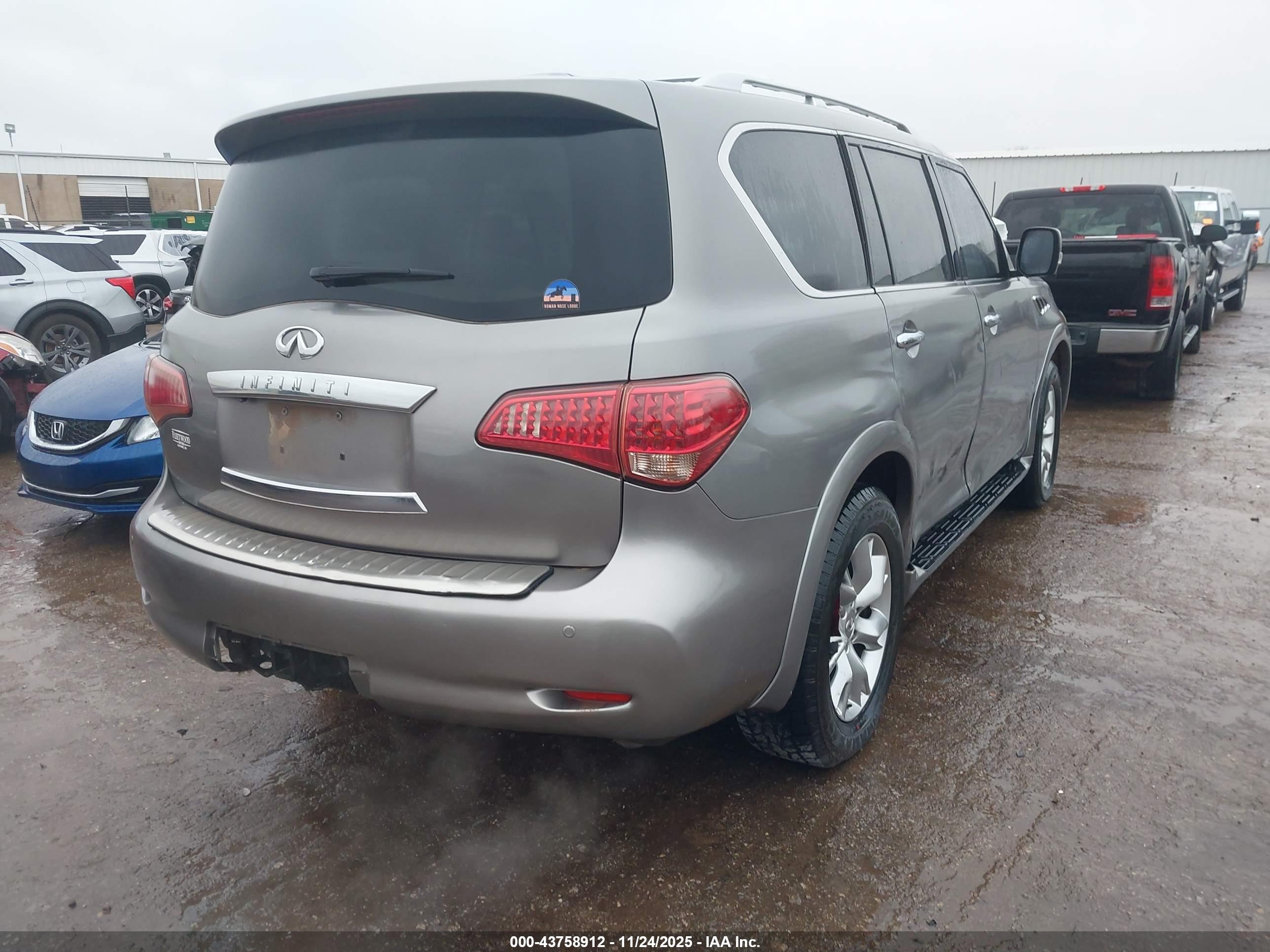 INFINITI QX56 image 4