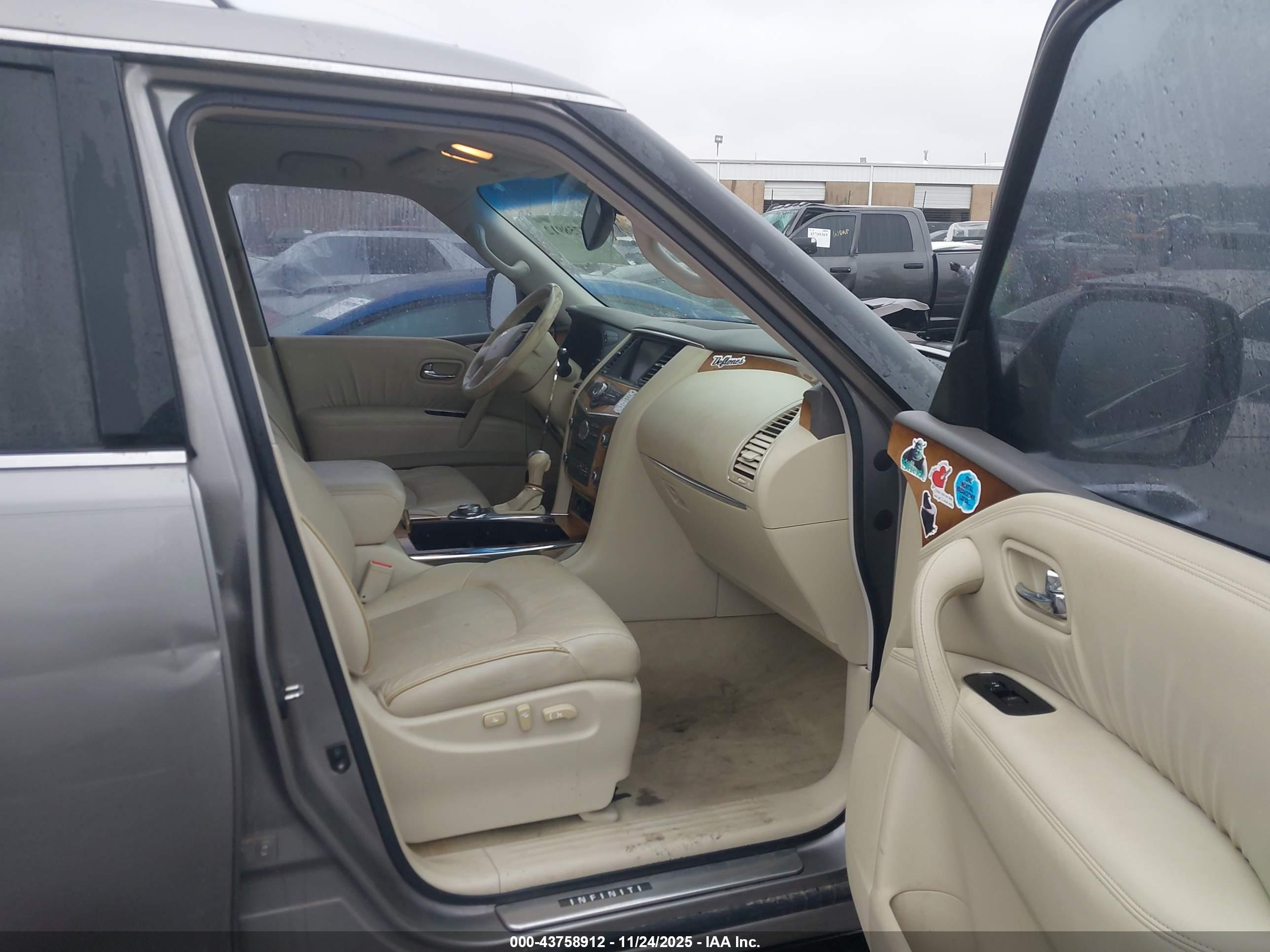 INFINITI QX56 image 5