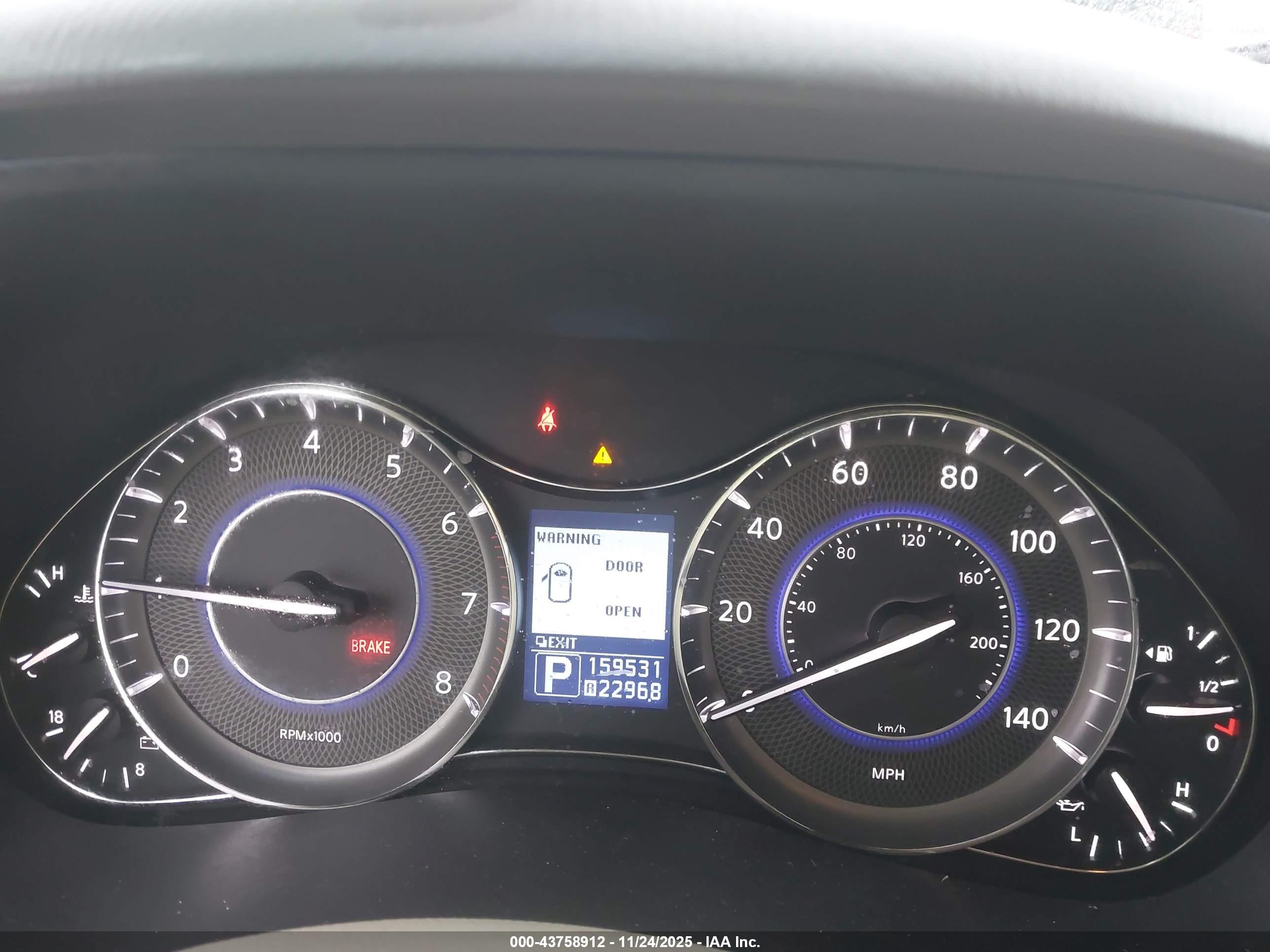 INFINITI QX56 image 7