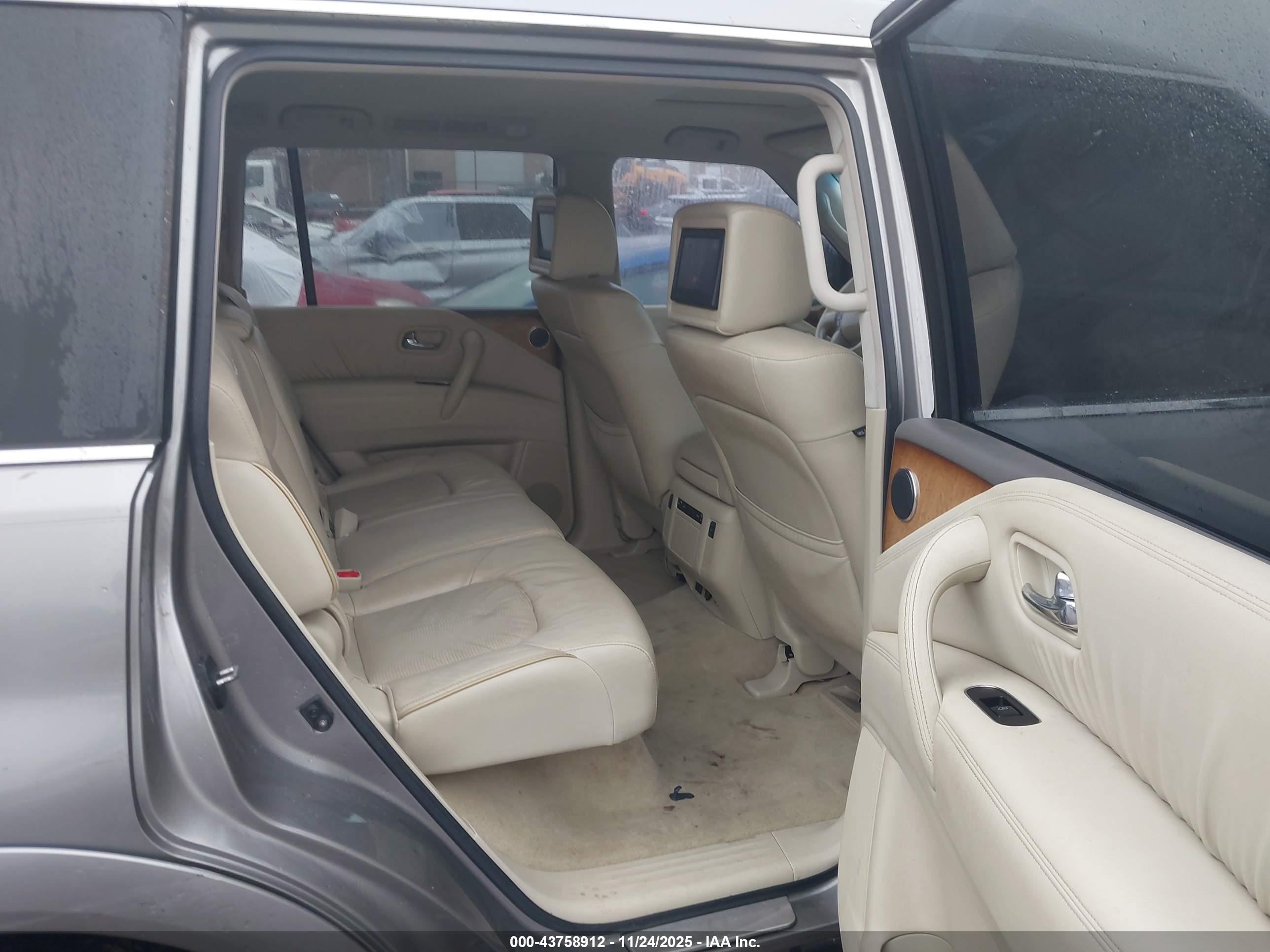 INFINITI QX56 image 8