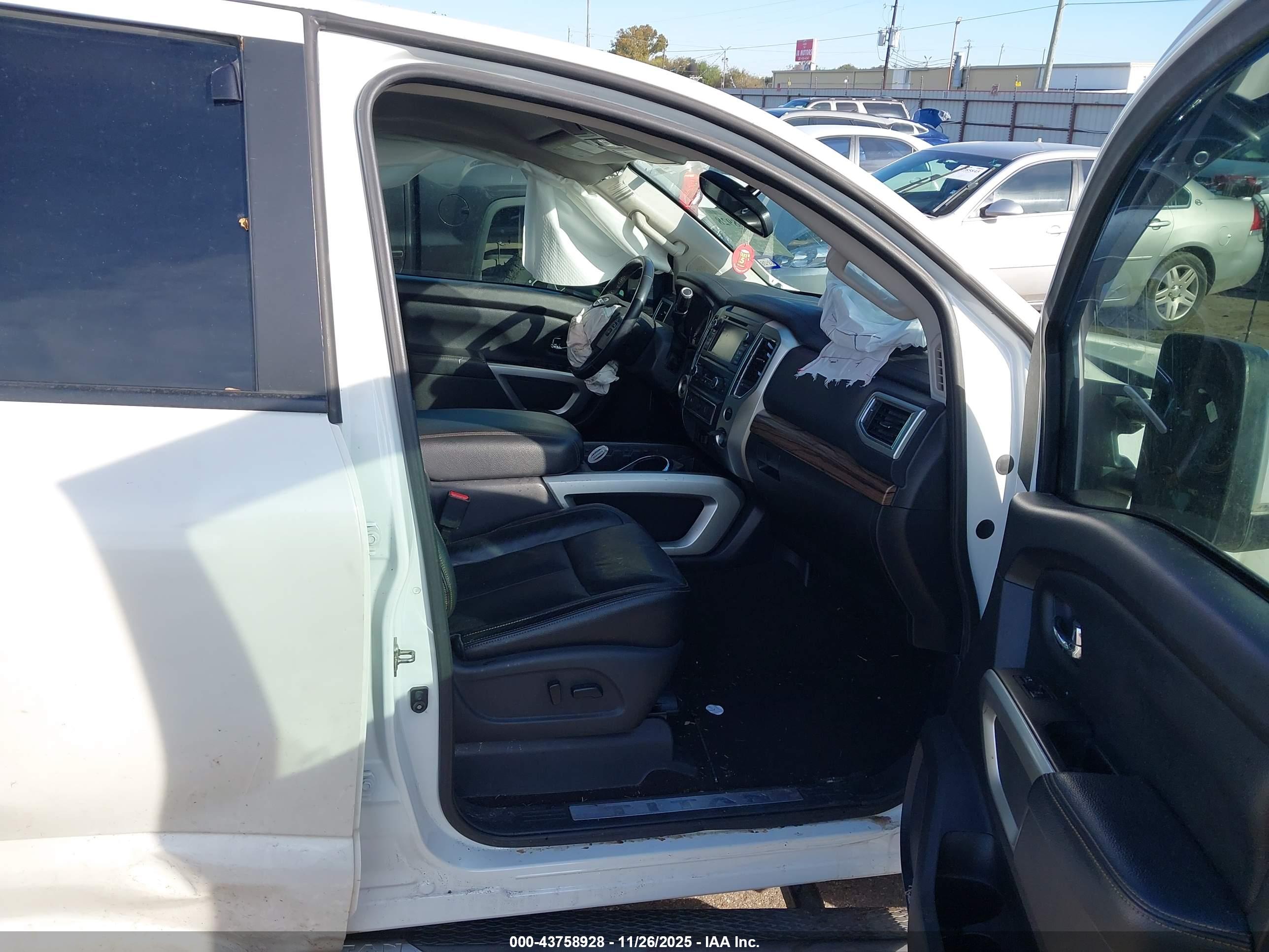 NISSAN TITAN image 5