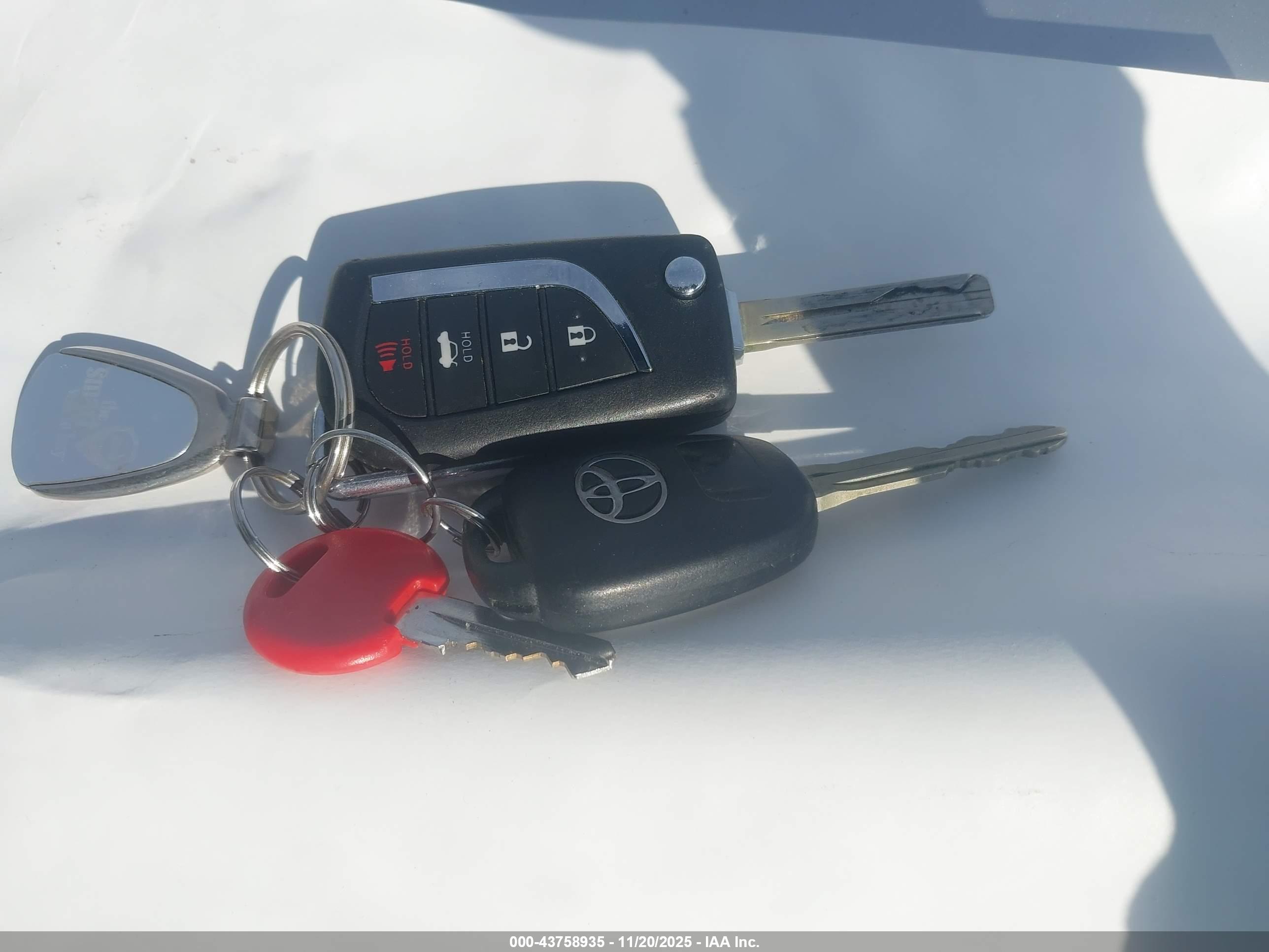 TOYOTA COROLLA image 11