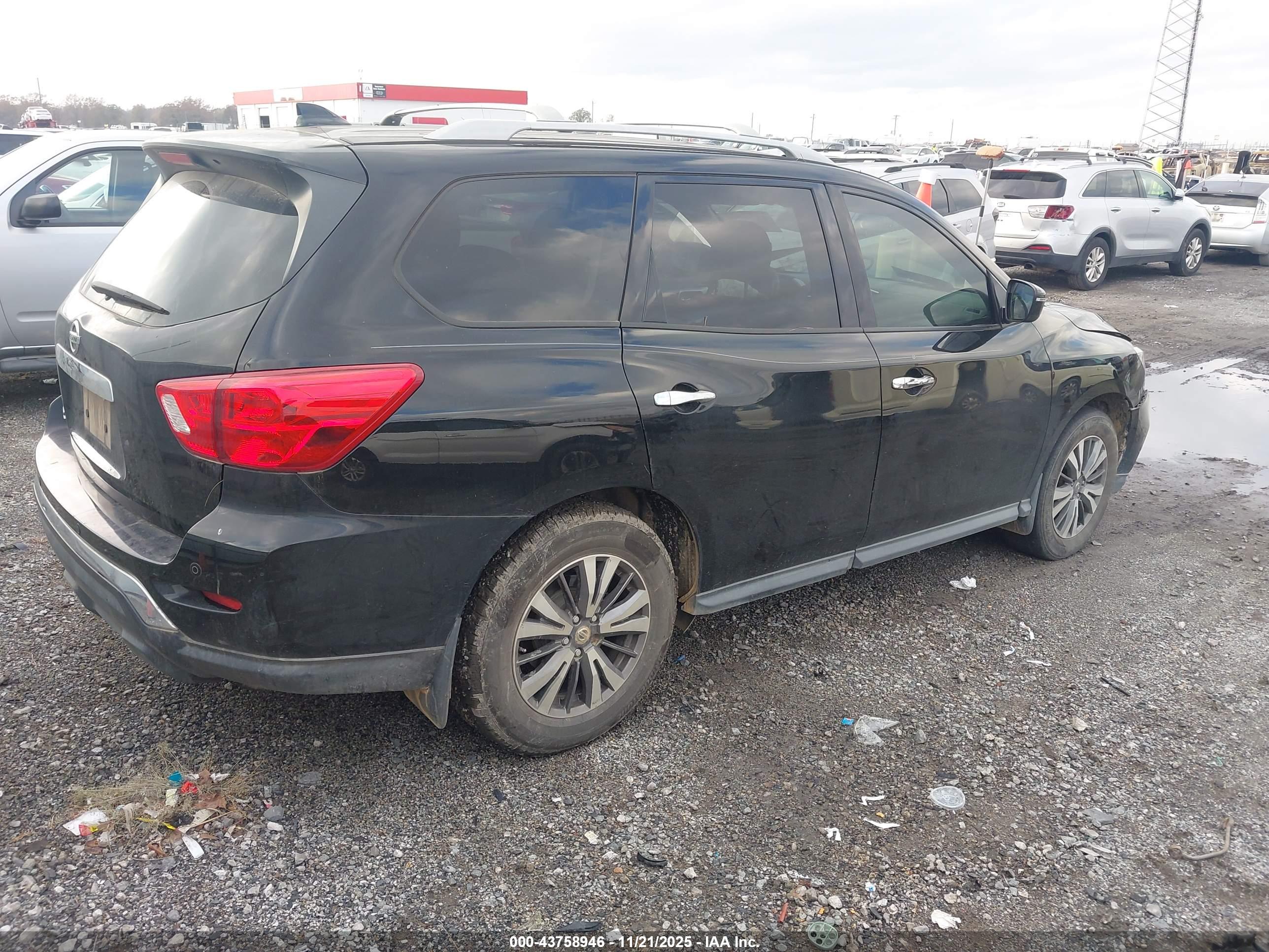 NISSAN PATHFINDER image 4