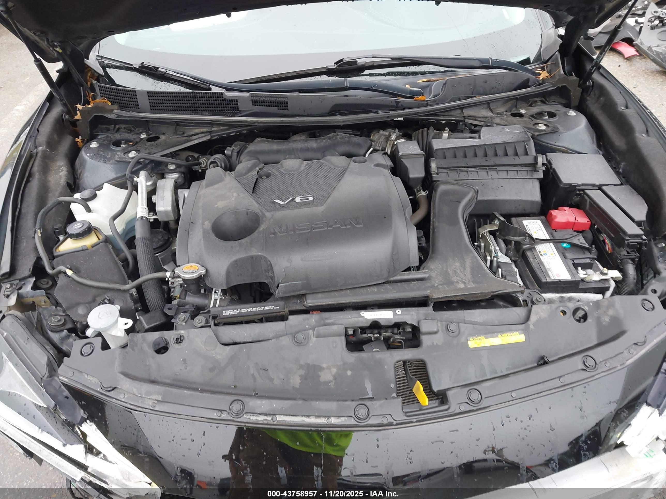 NISSAN MAXIMA image 10