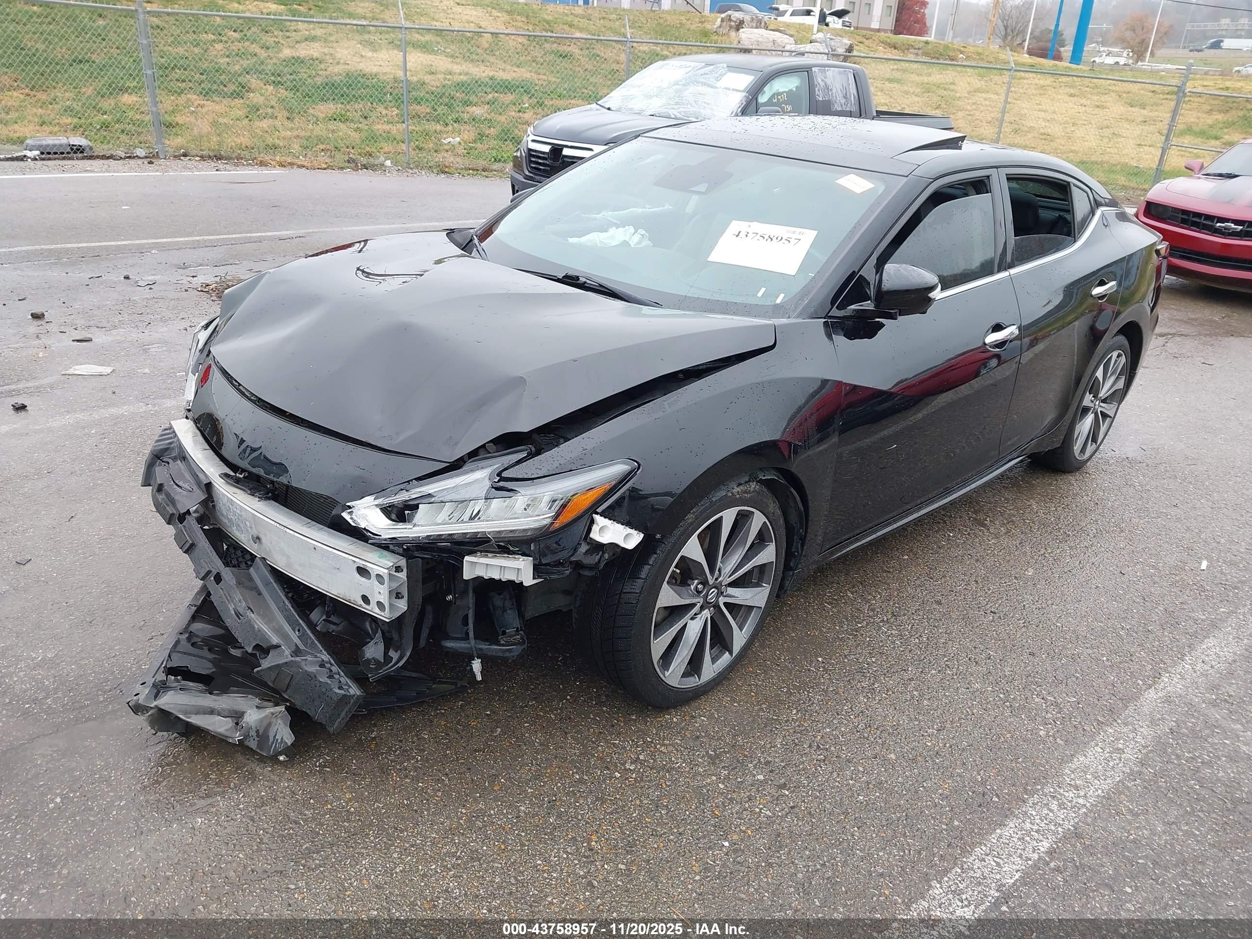 NISSAN MAXIMA image 2