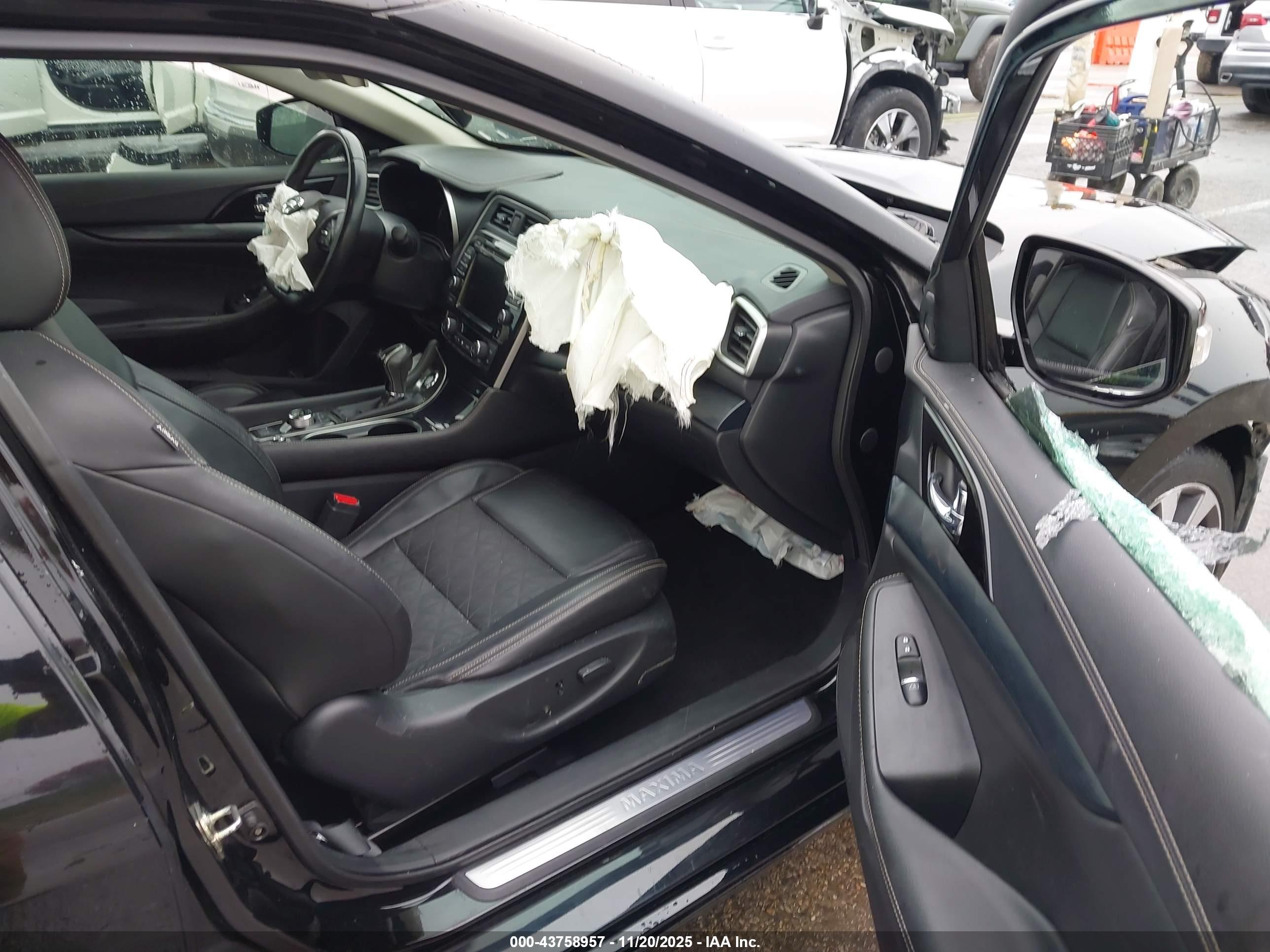 NISSAN MAXIMA image 5