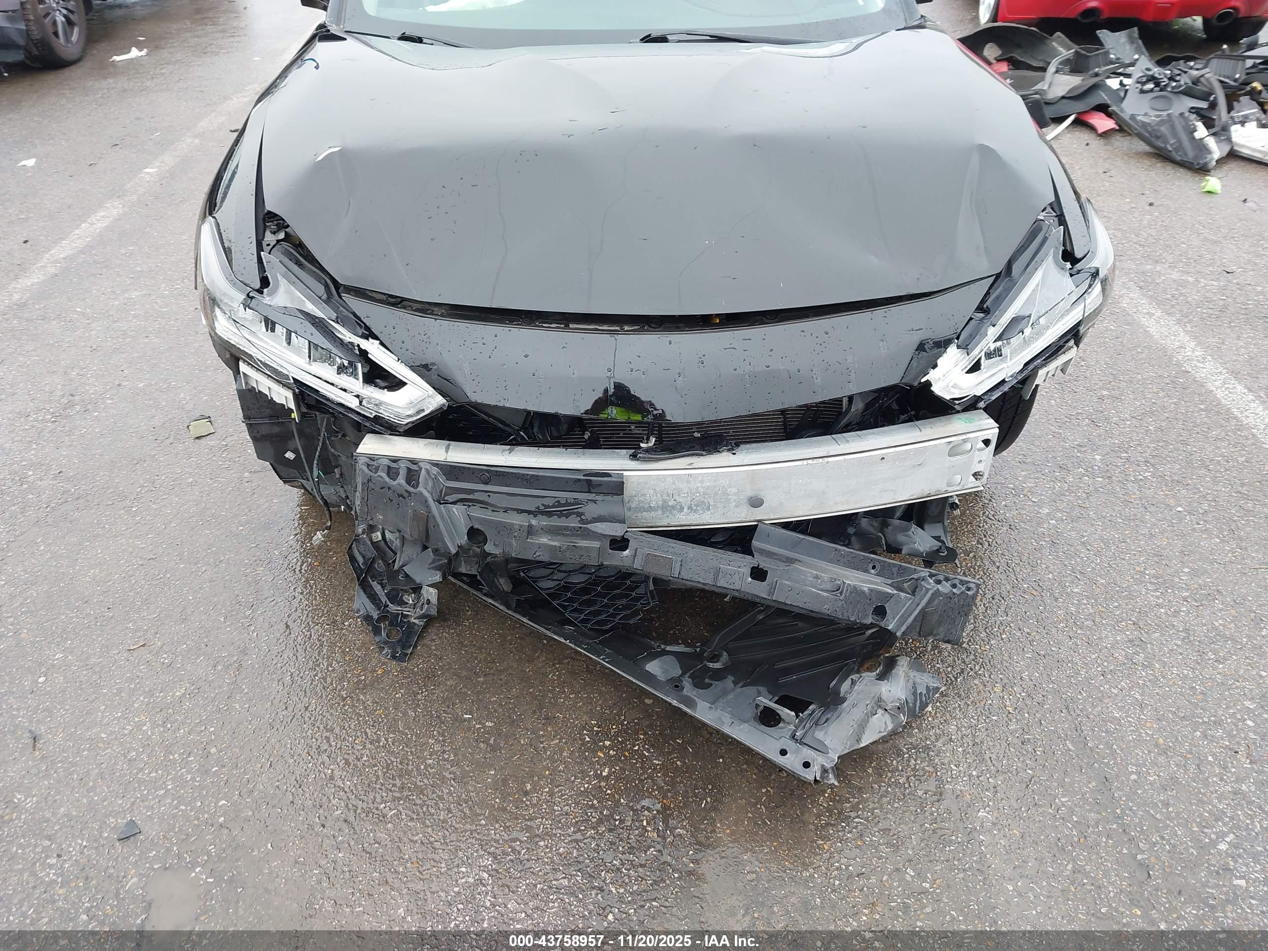 NISSAN MAXIMA image 6