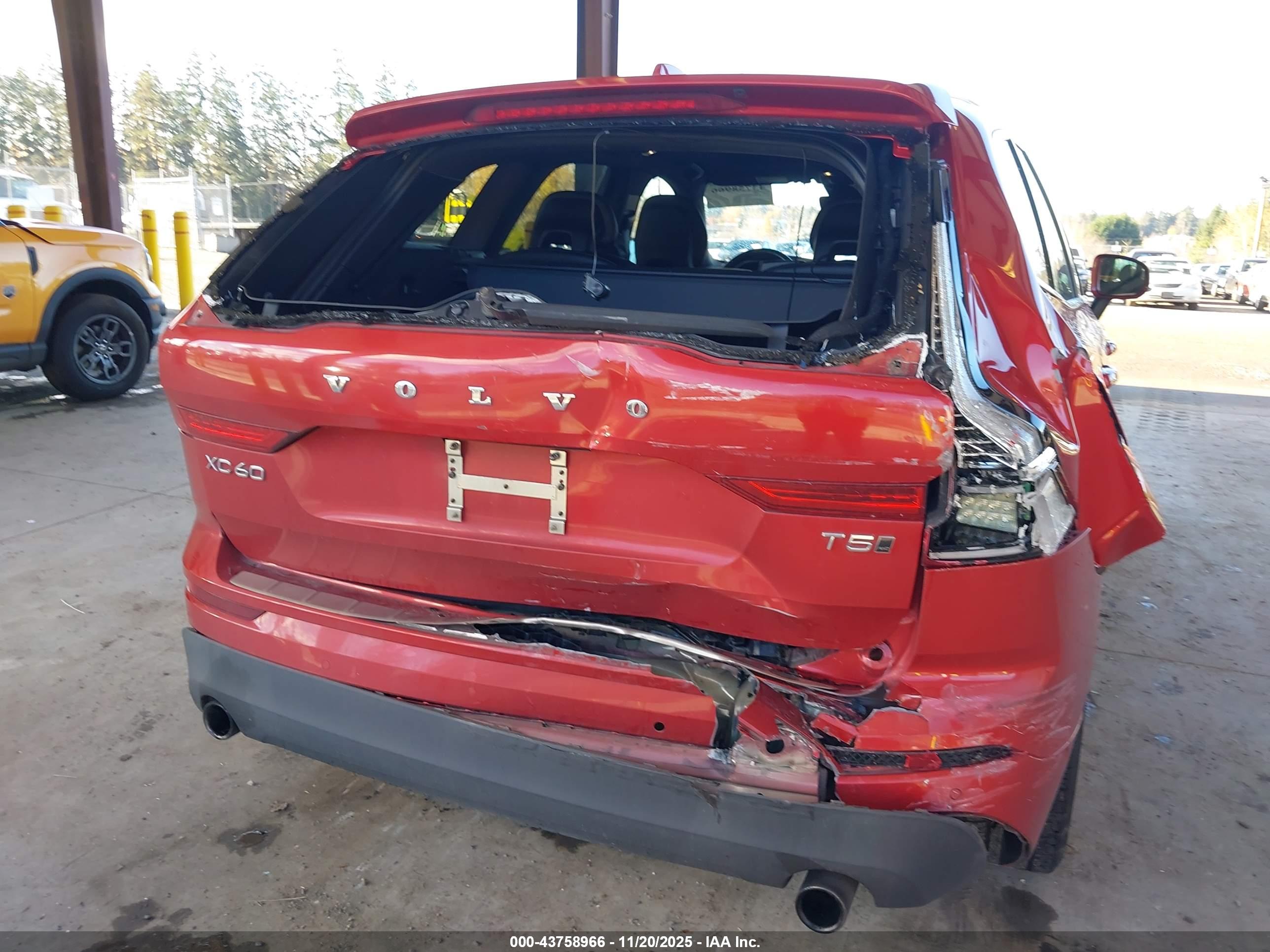 VOLVO XC60 image 6