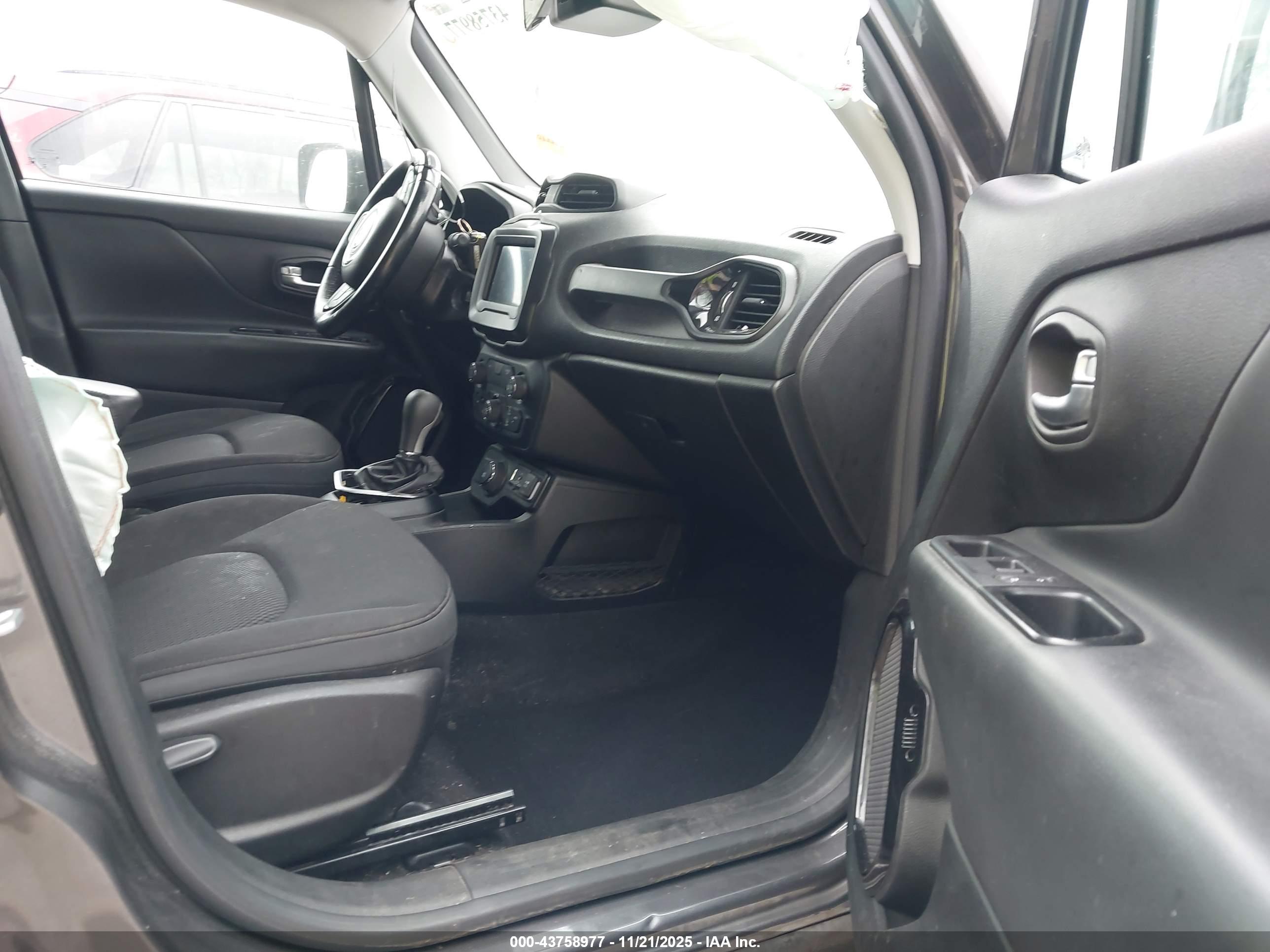 JEEP RENEGADE image 5