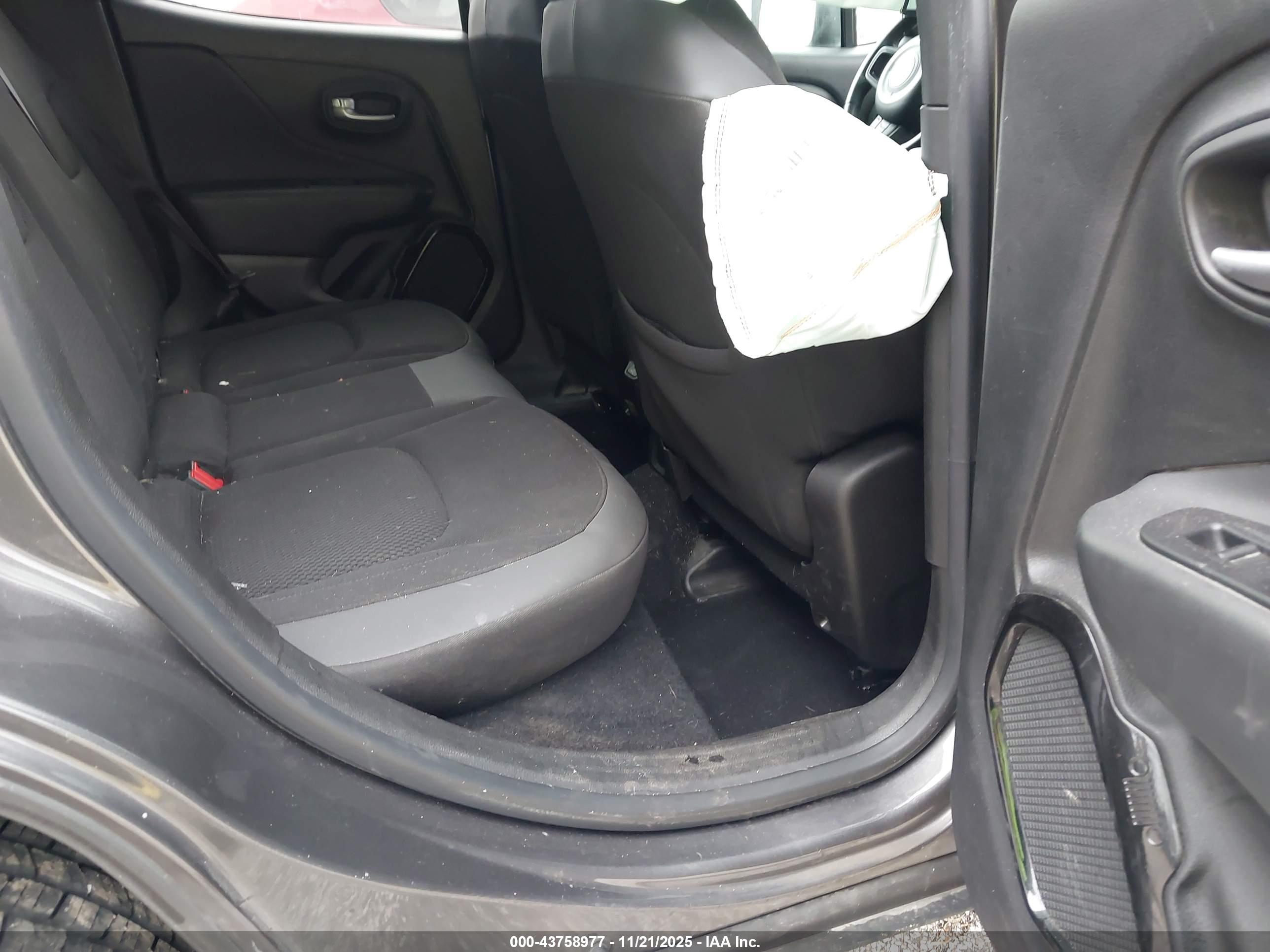 JEEP RENEGADE image 8
