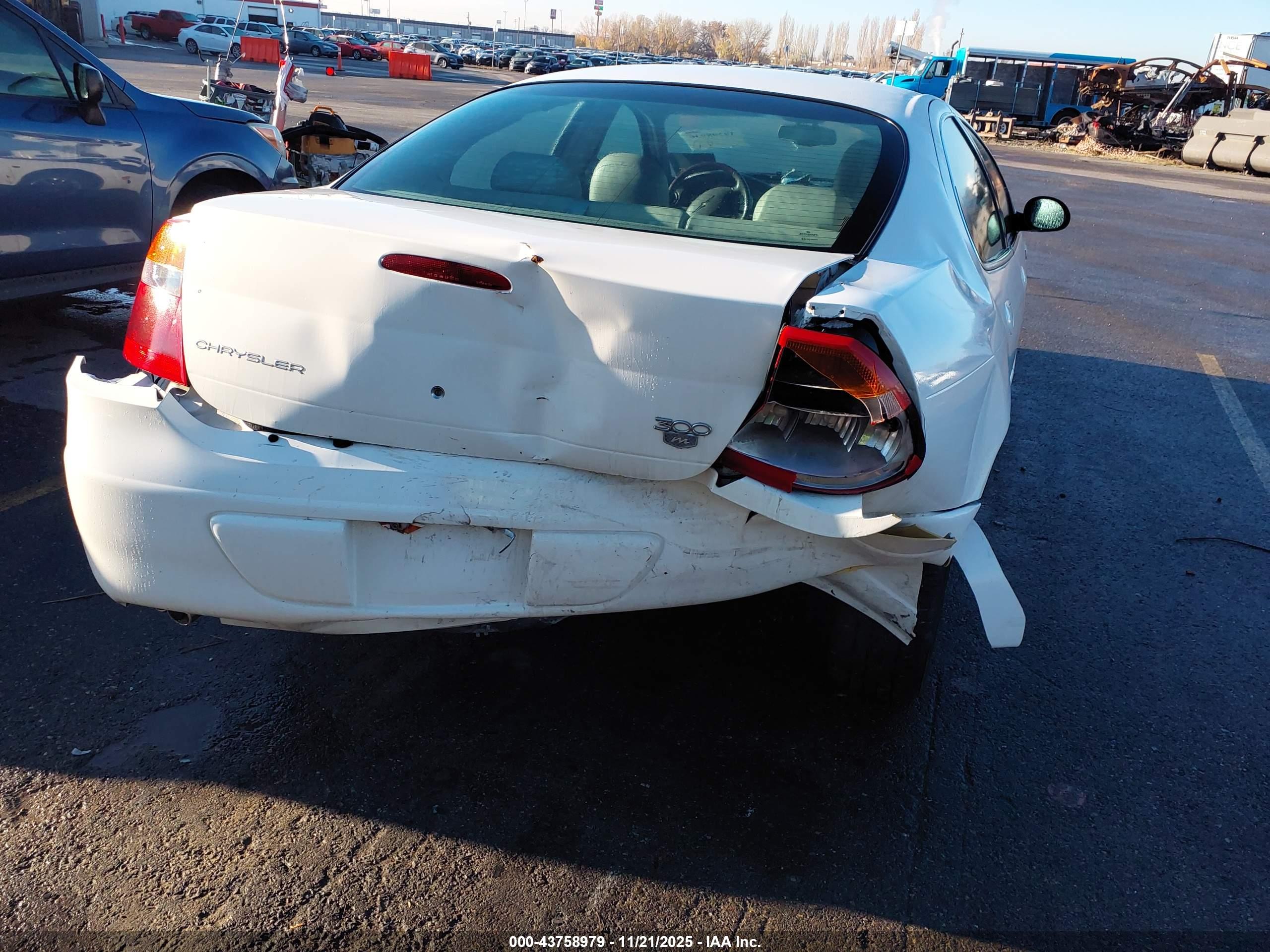 CHRYSLER 300M image 6