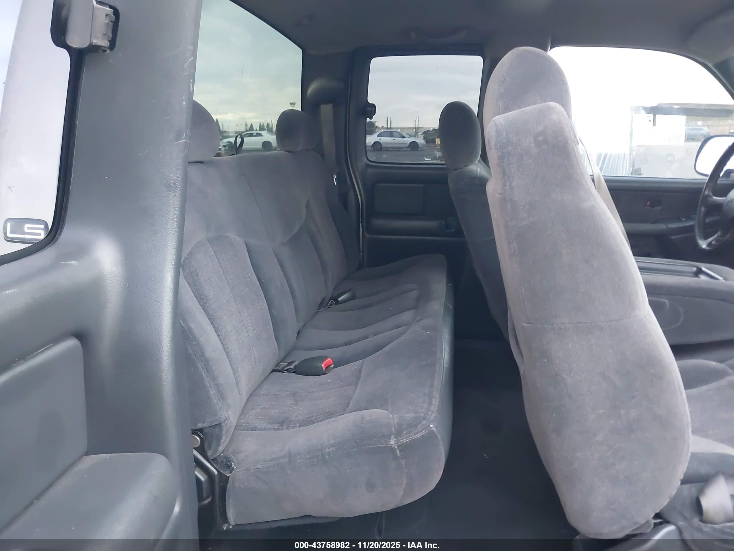 CHEVROLET SILVERADO image 8