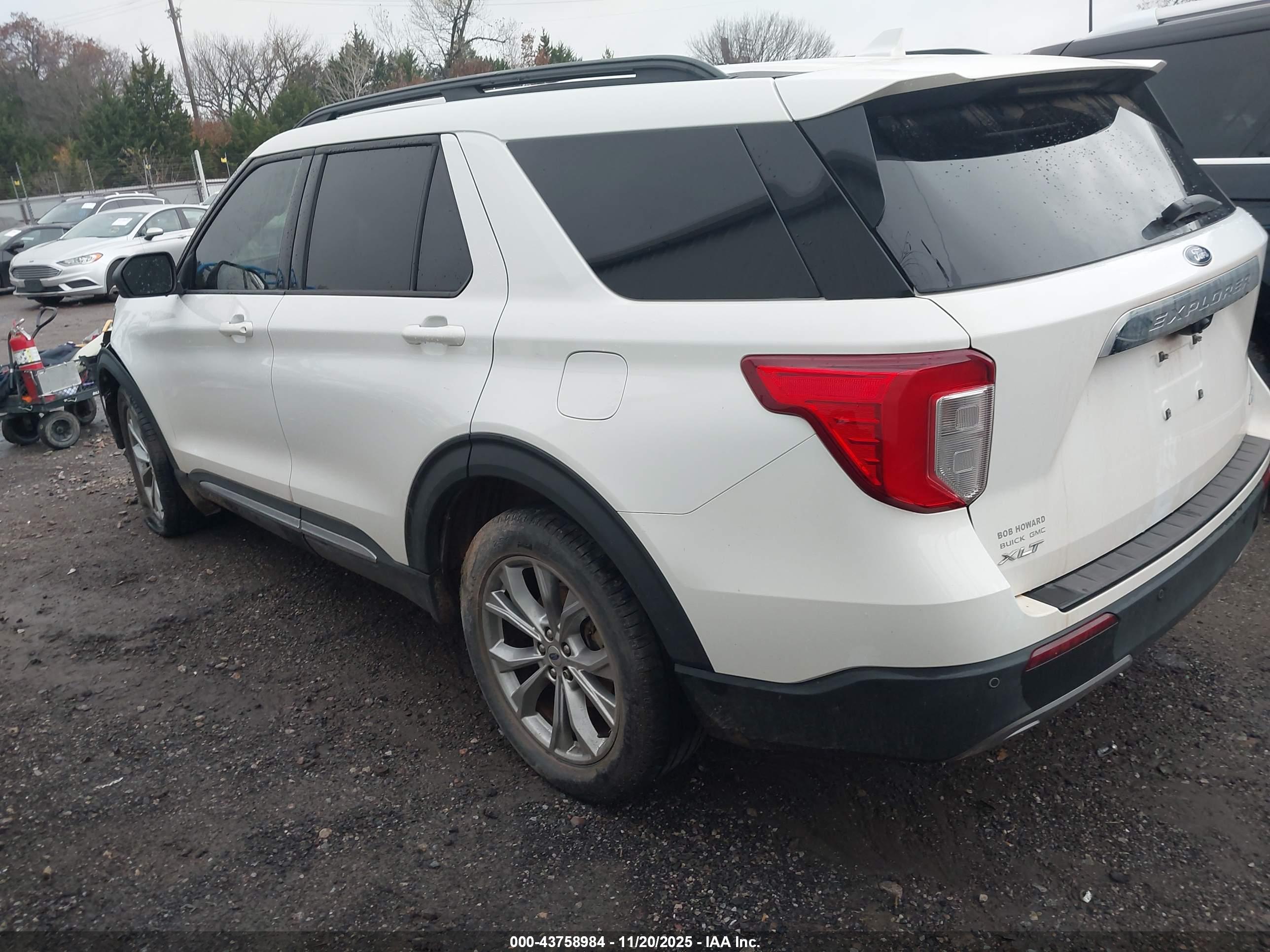 FORD EXPLORER image 3