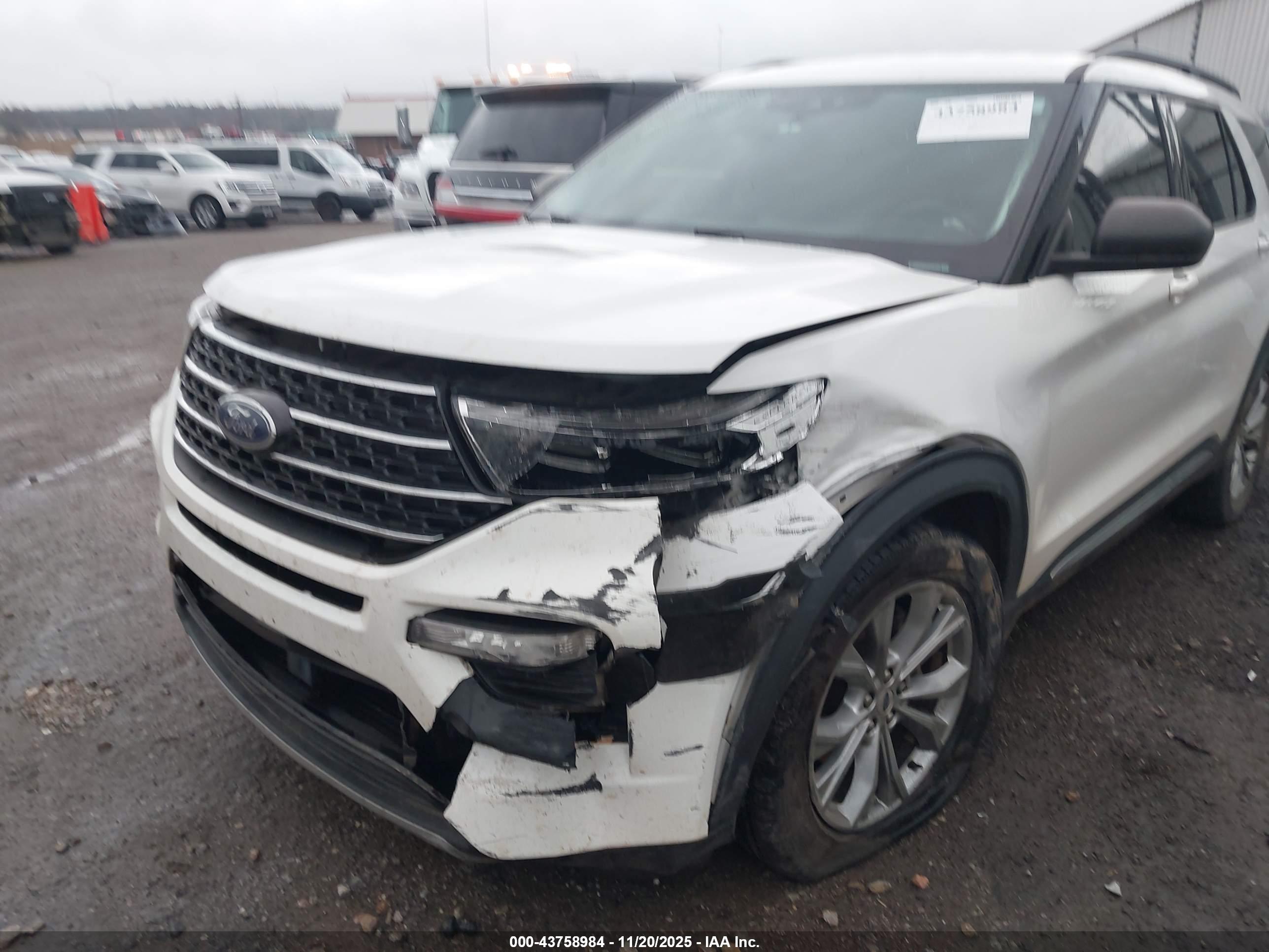 FORD EXPLORER image 6