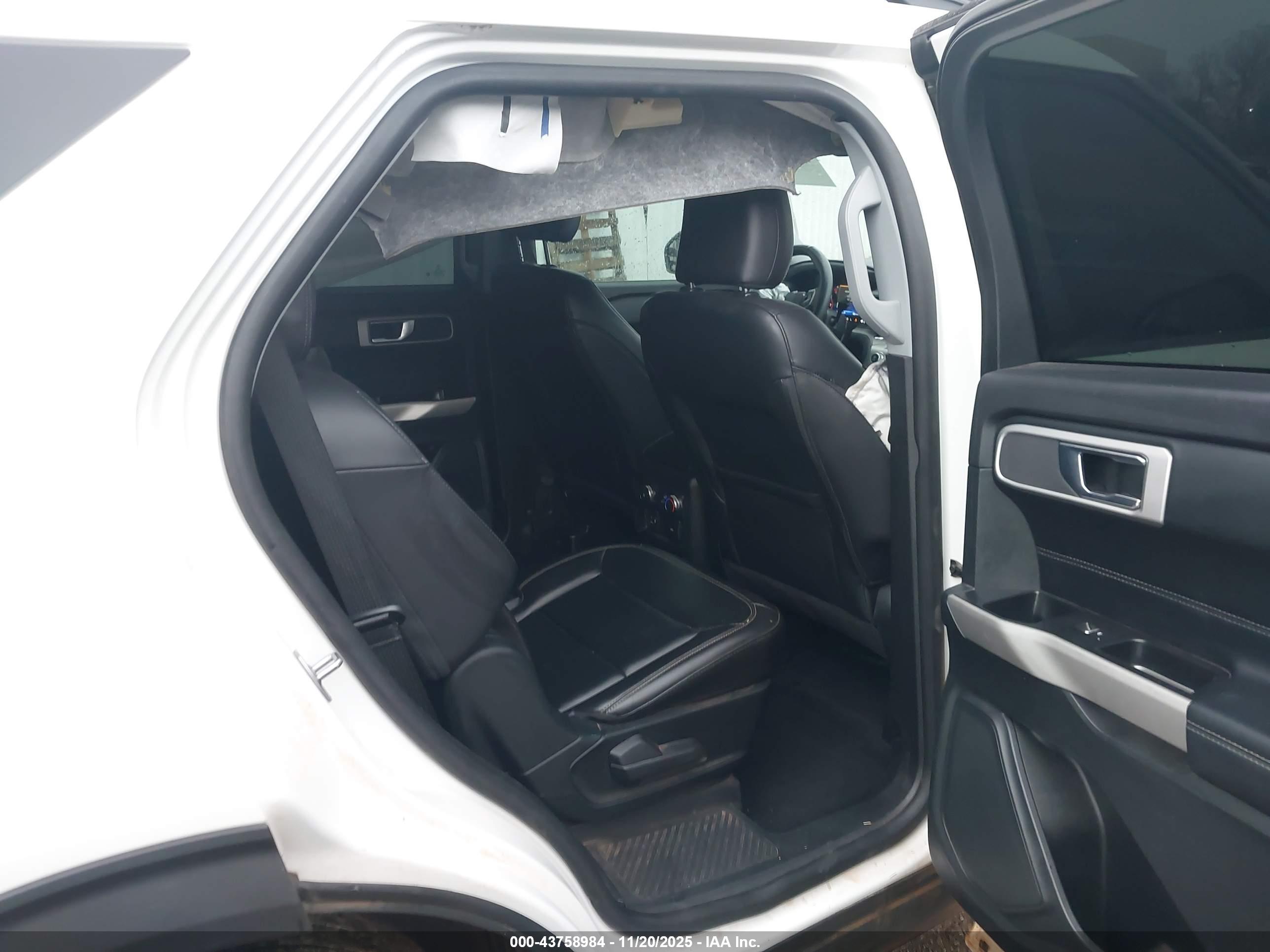 FORD EXPLORER image 8