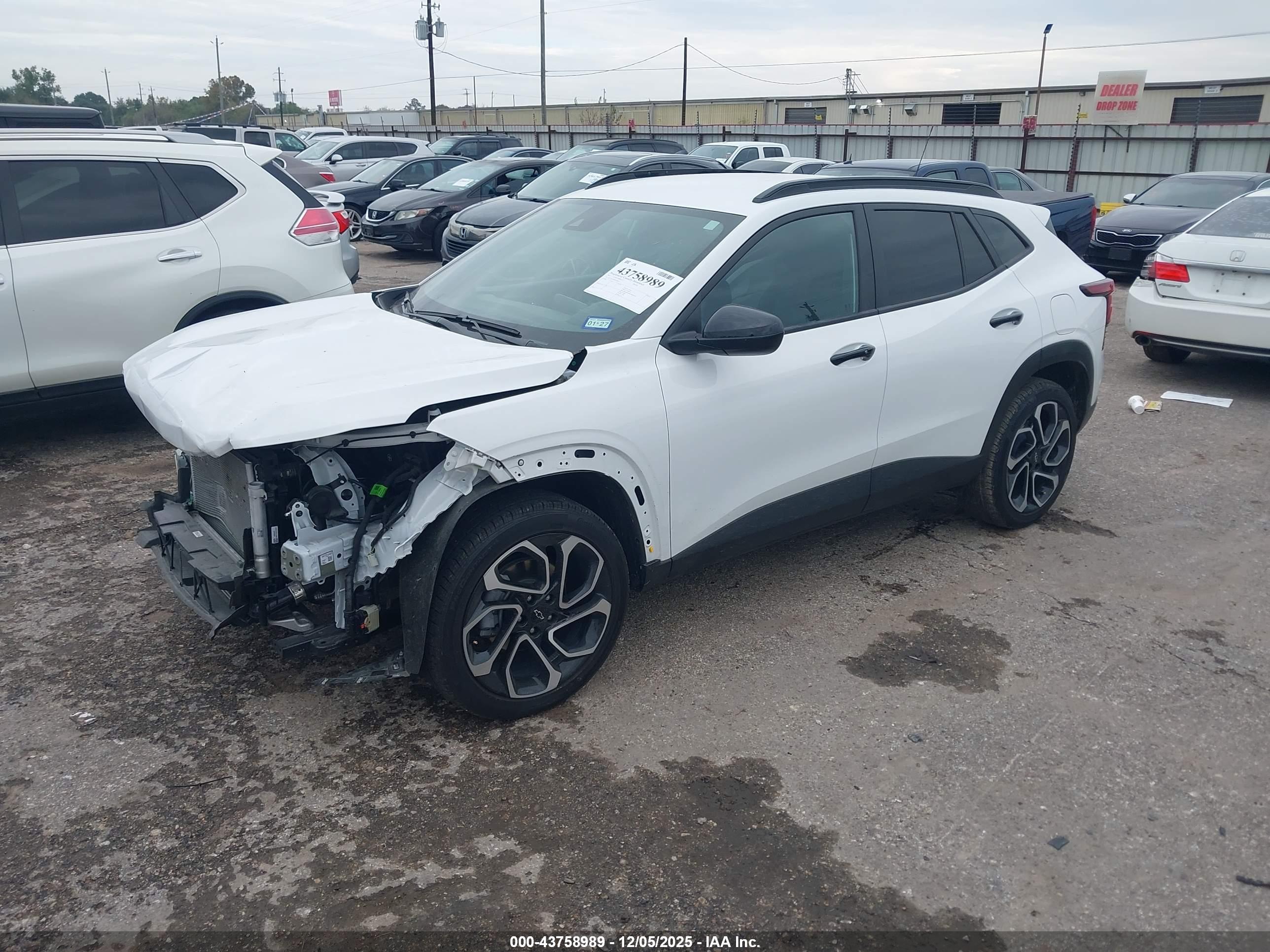 CHEVROLET TRAX image 2
