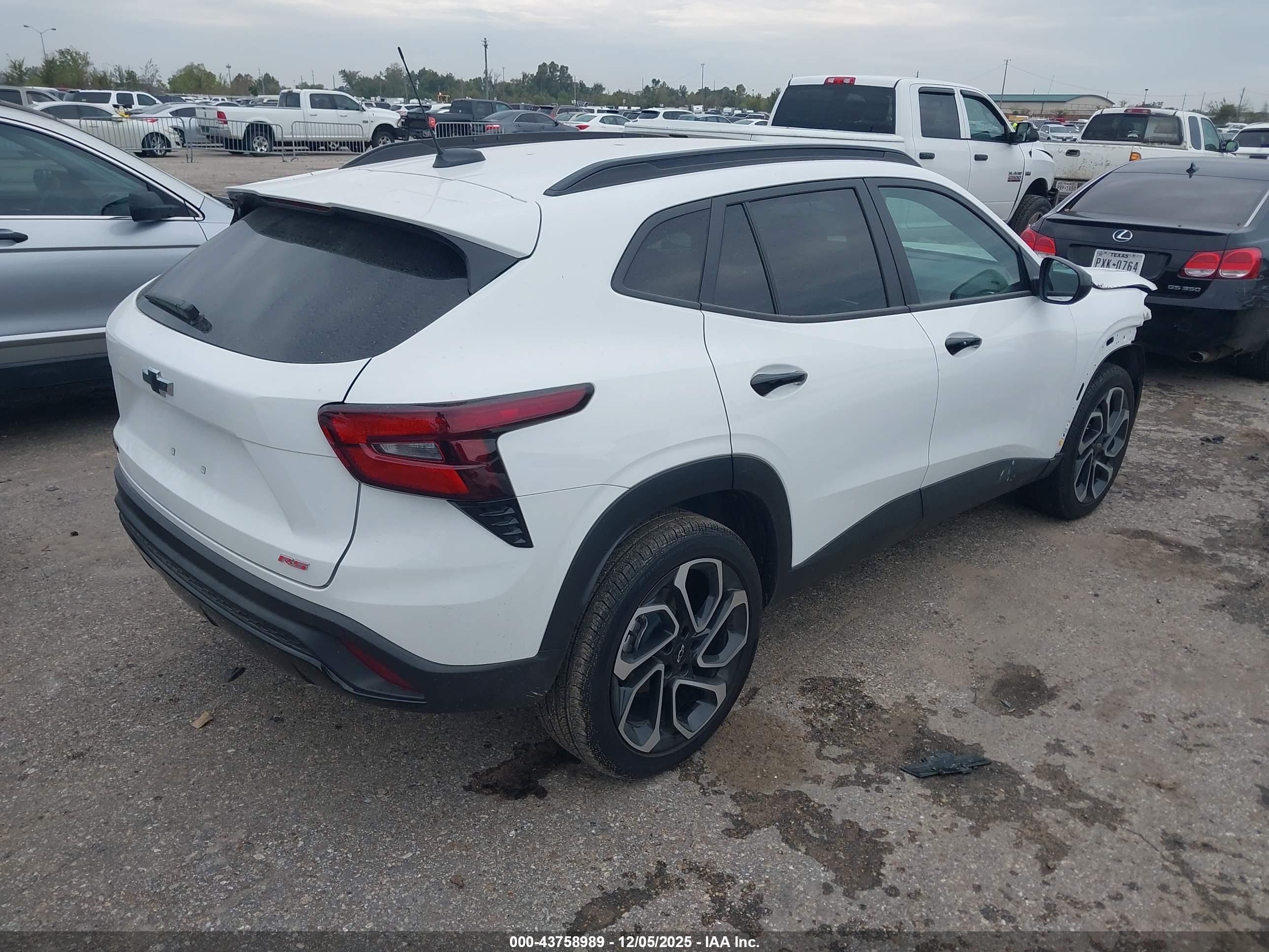 CHEVROLET TRAX image 4