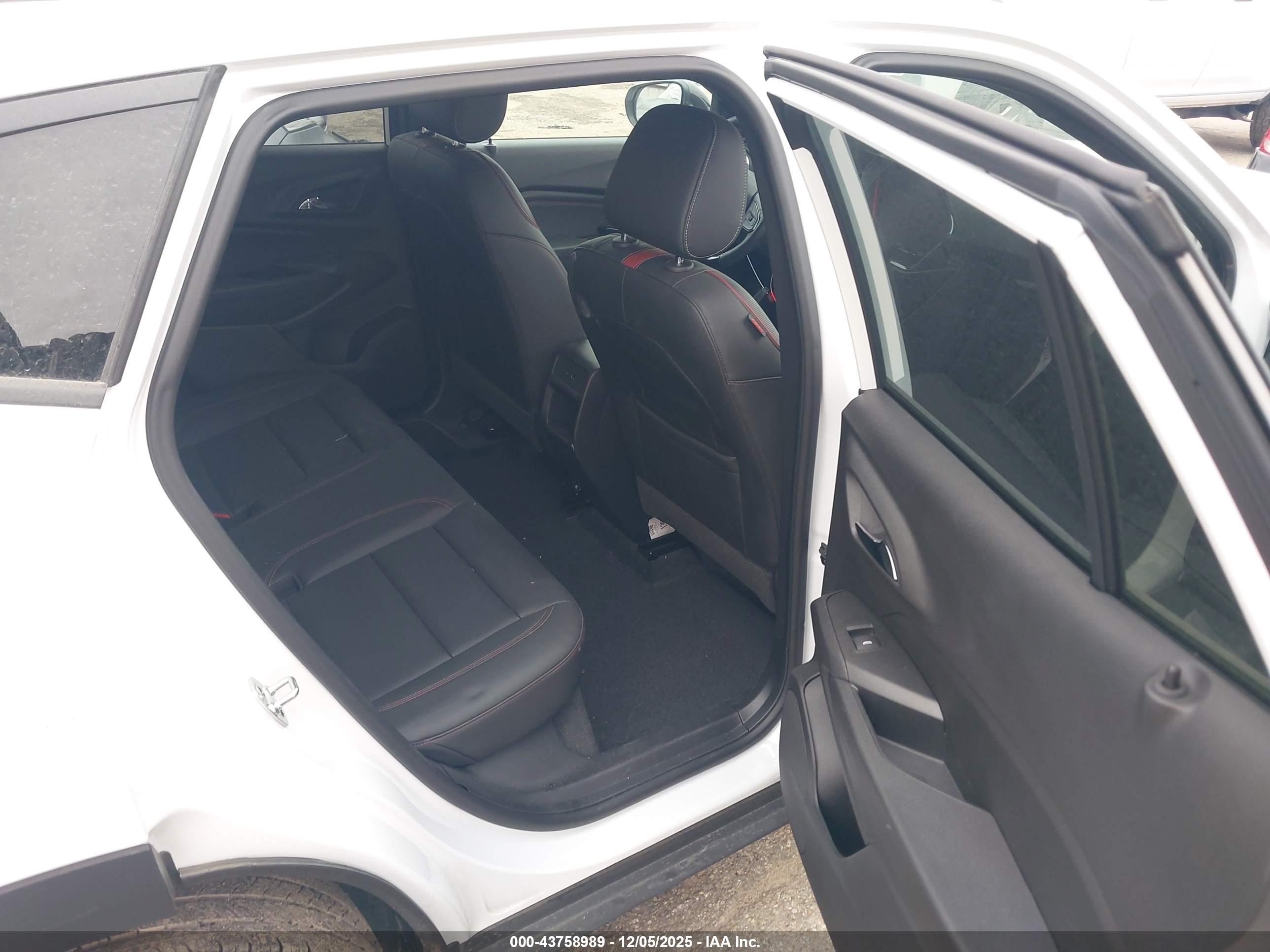 CHEVROLET TRAX image 8