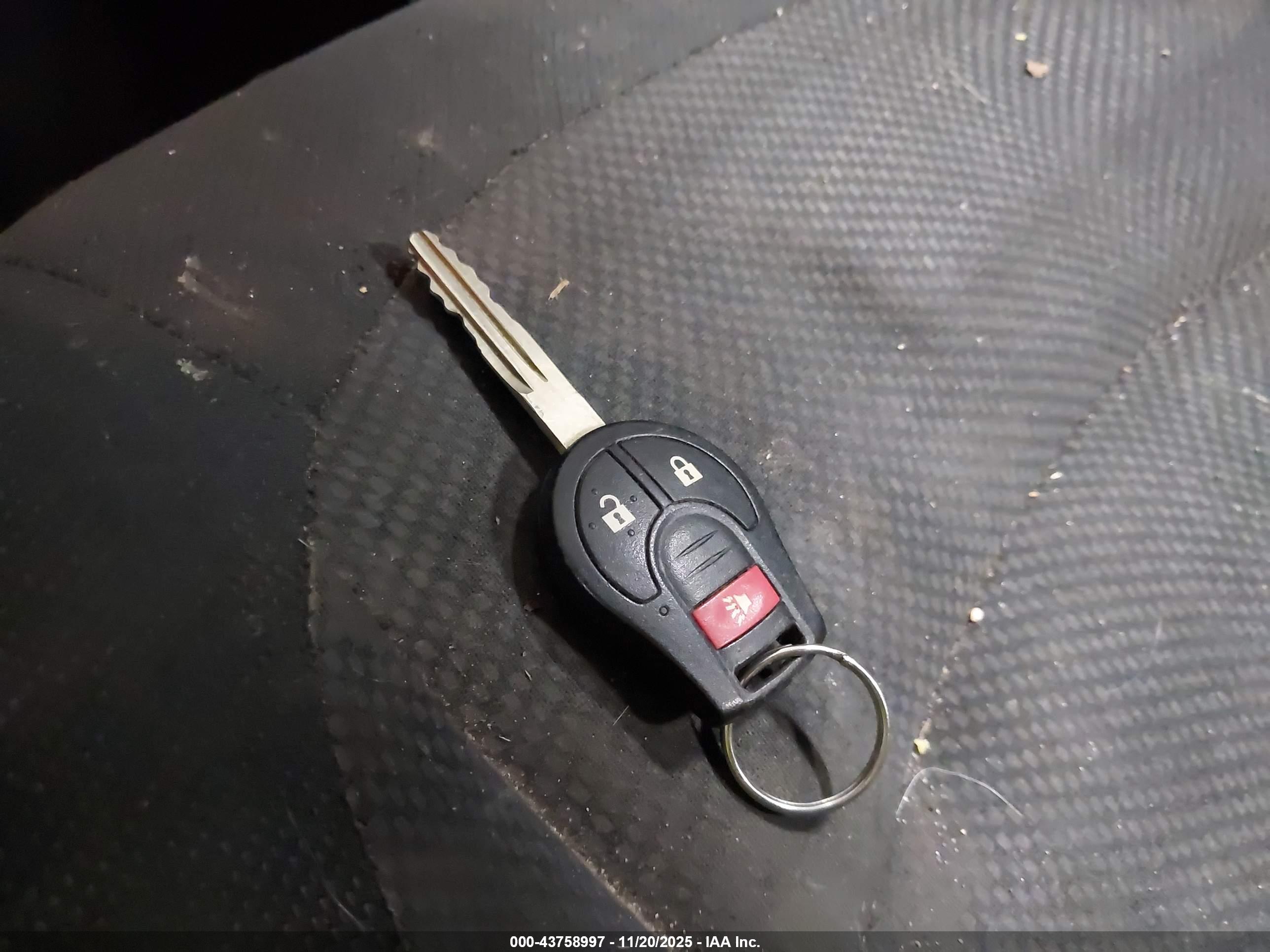 NISSAN ROGUE image 11