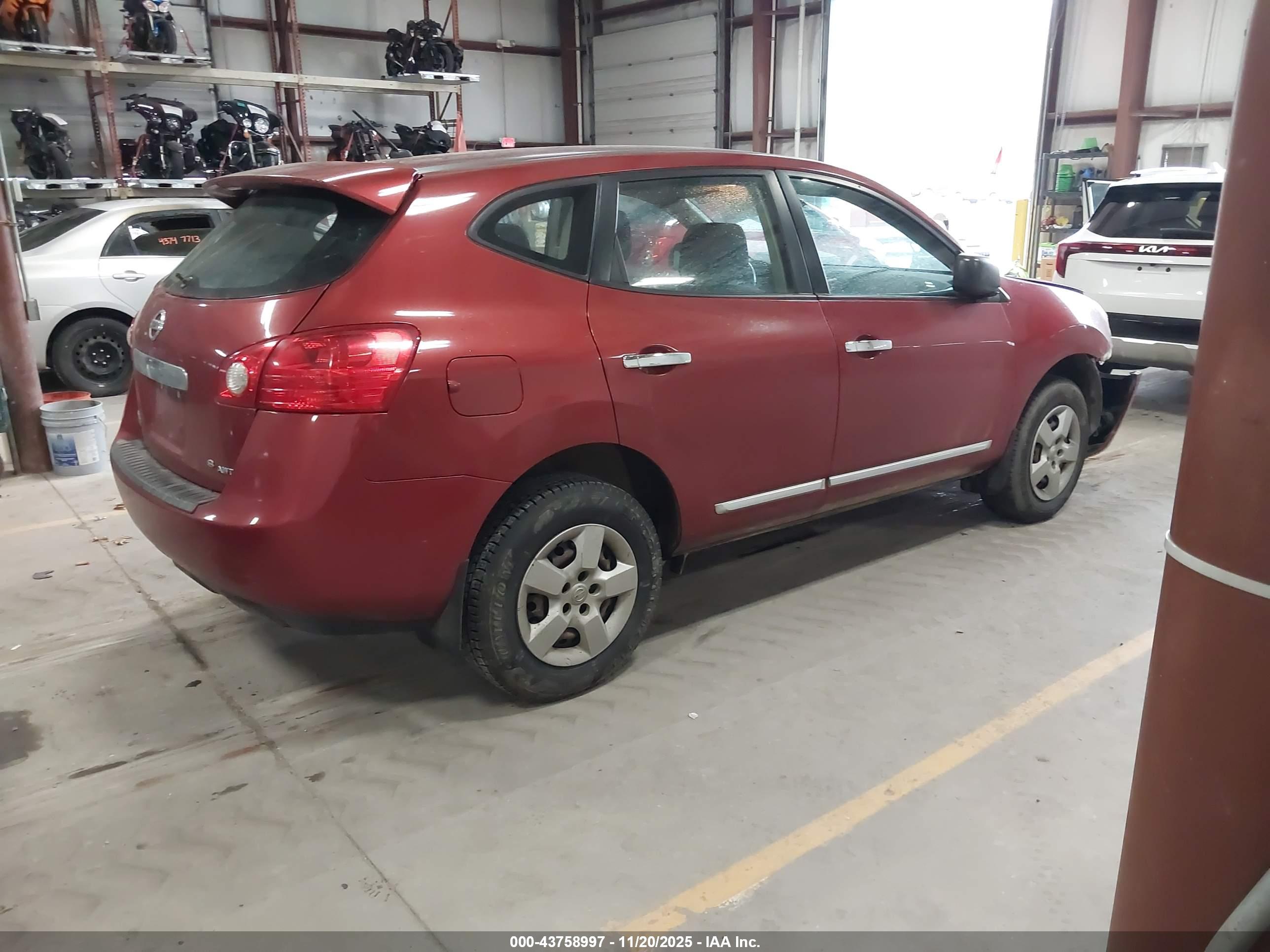 NISSAN ROGUE image 4