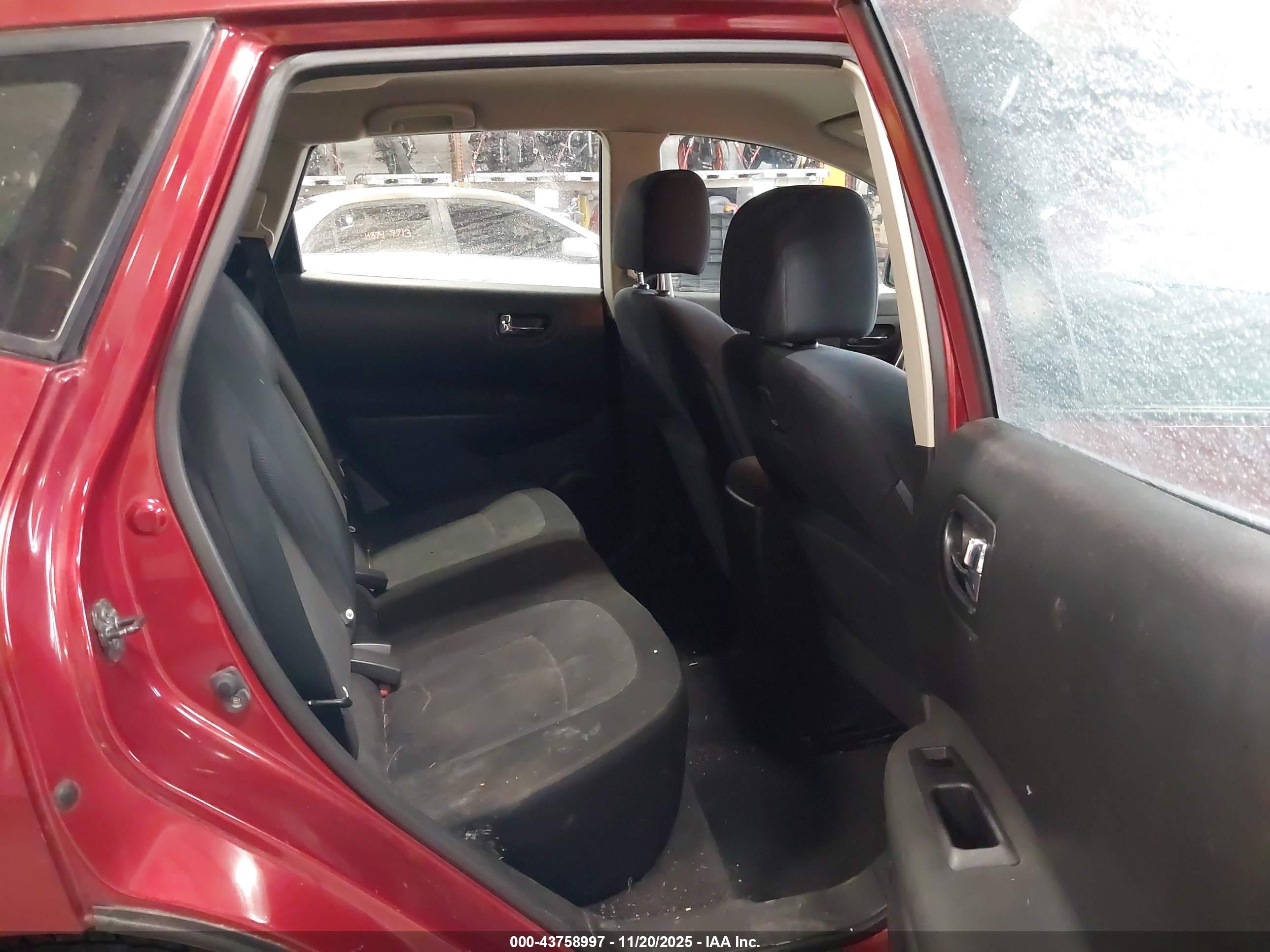 NISSAN ROGUE image 8