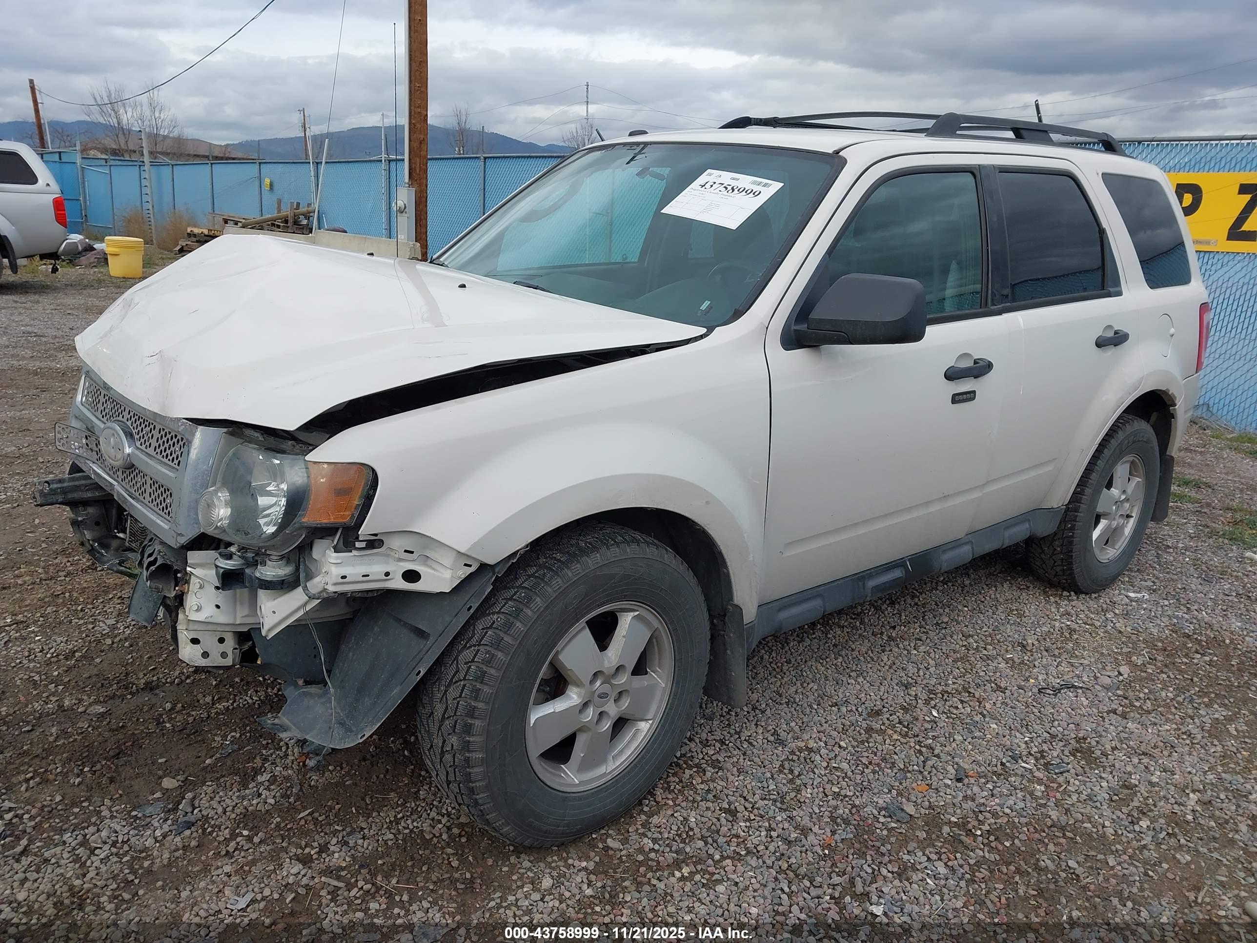 FORD ESCAPE image 2