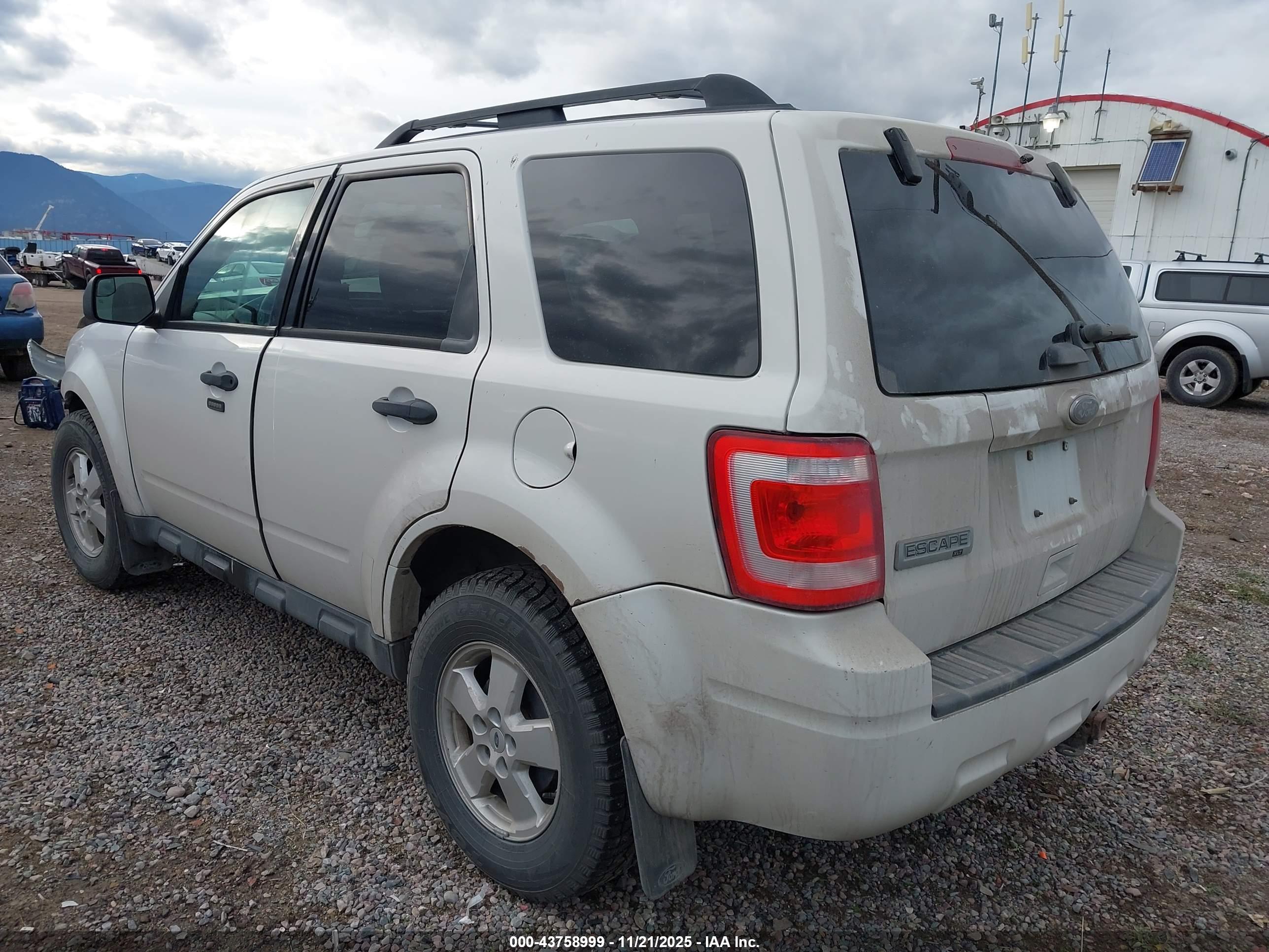 FORD ESCAPE image 3