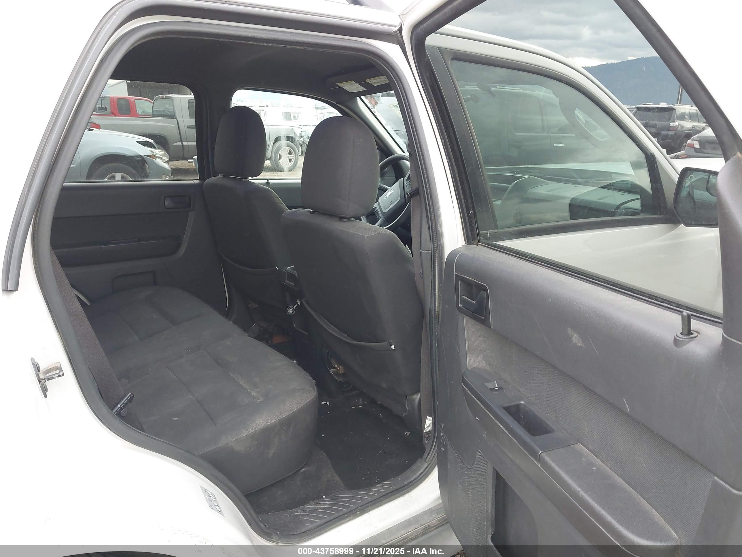 FORD ESCAPE image 8
