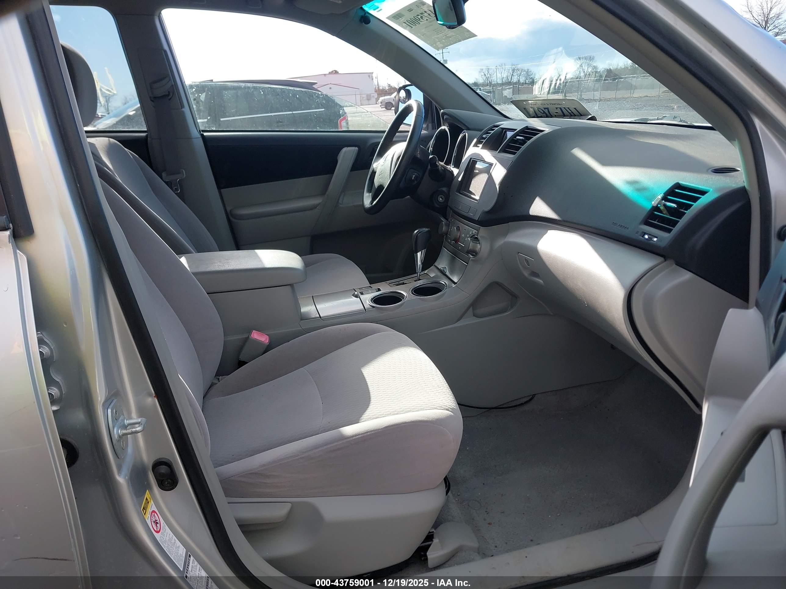 TOYOTA HIGHLANDER image 5