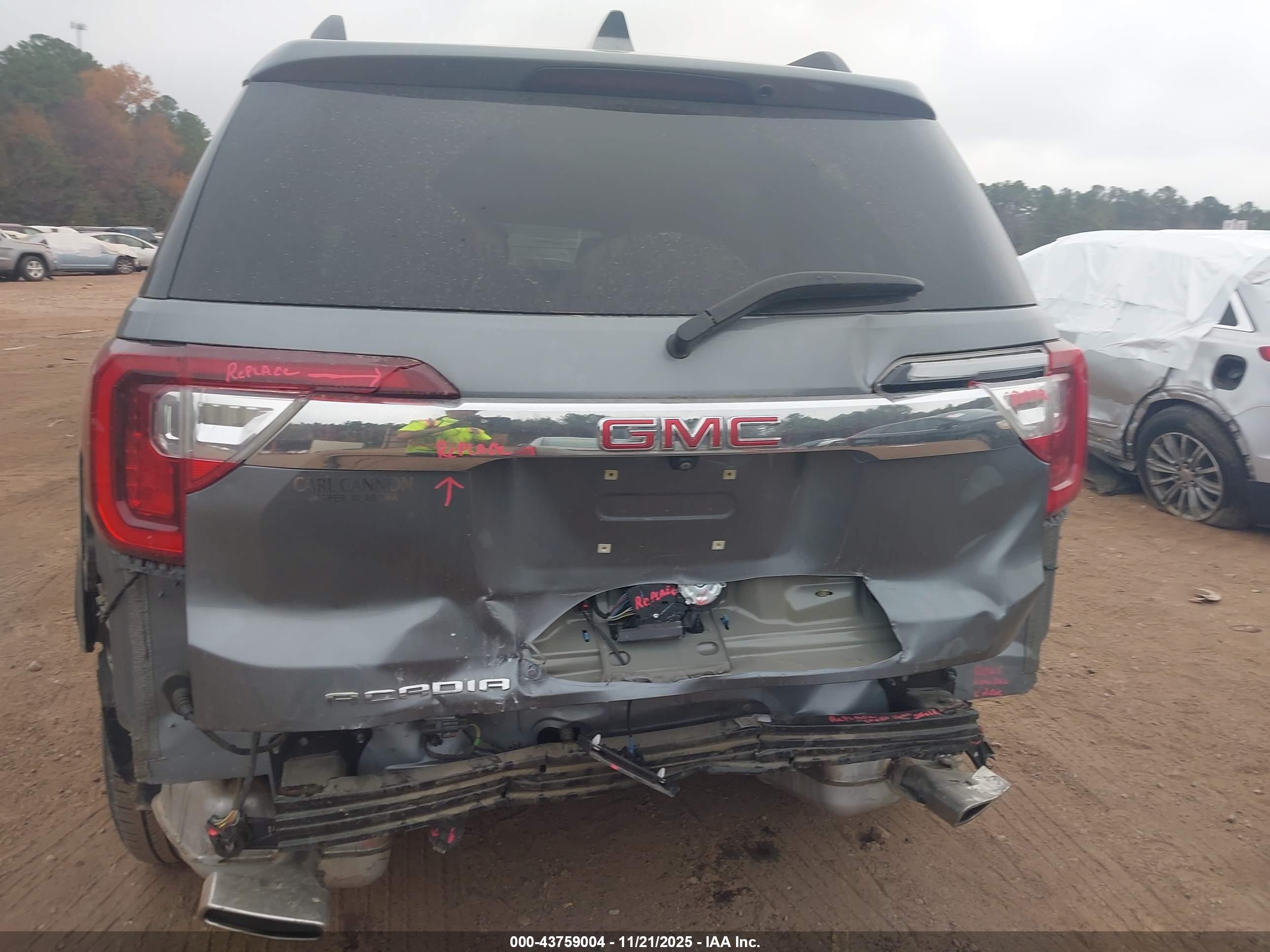 GMC ACADIA image 6