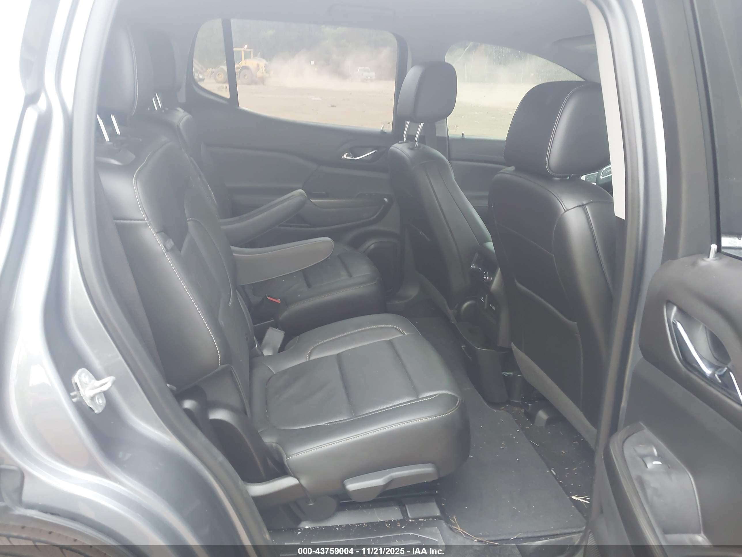 GMC ACADIA image 8