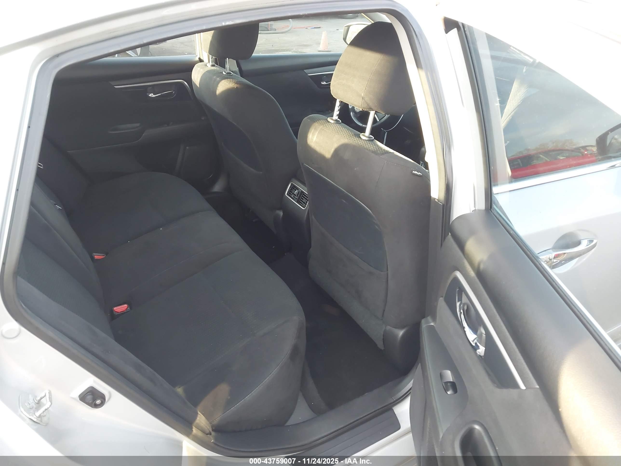 NISSAN ALTIMA image 8