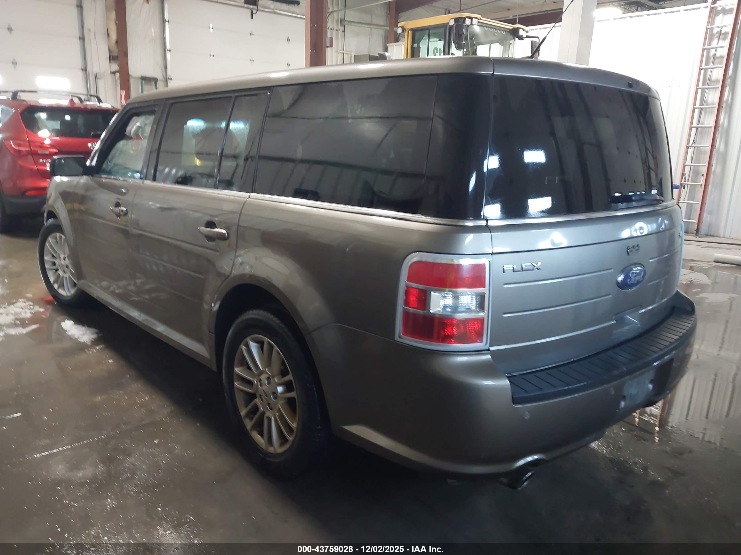 FORD FLEX image 3