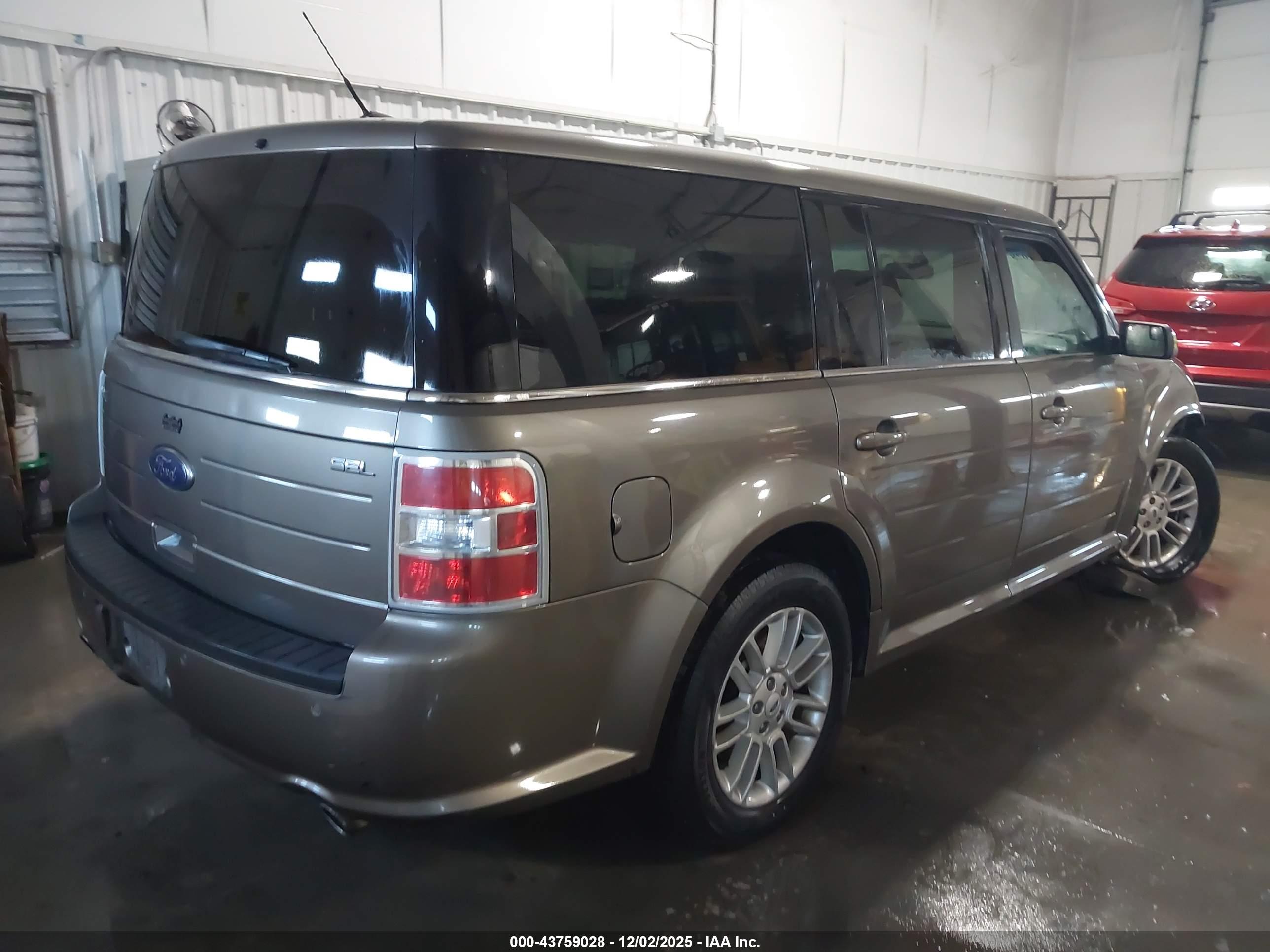 FORD FLEX image 4