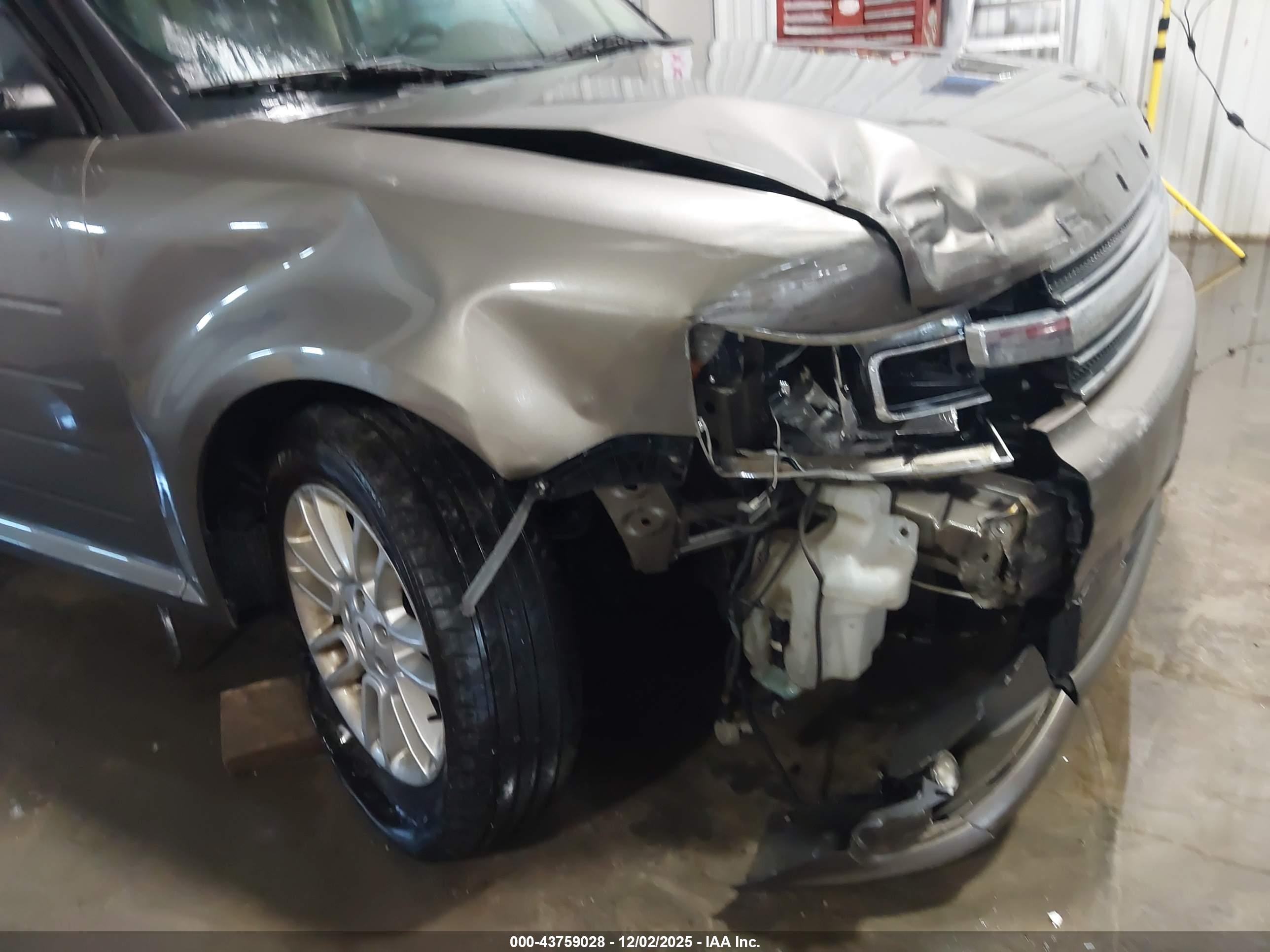 FORD FLEX image 6