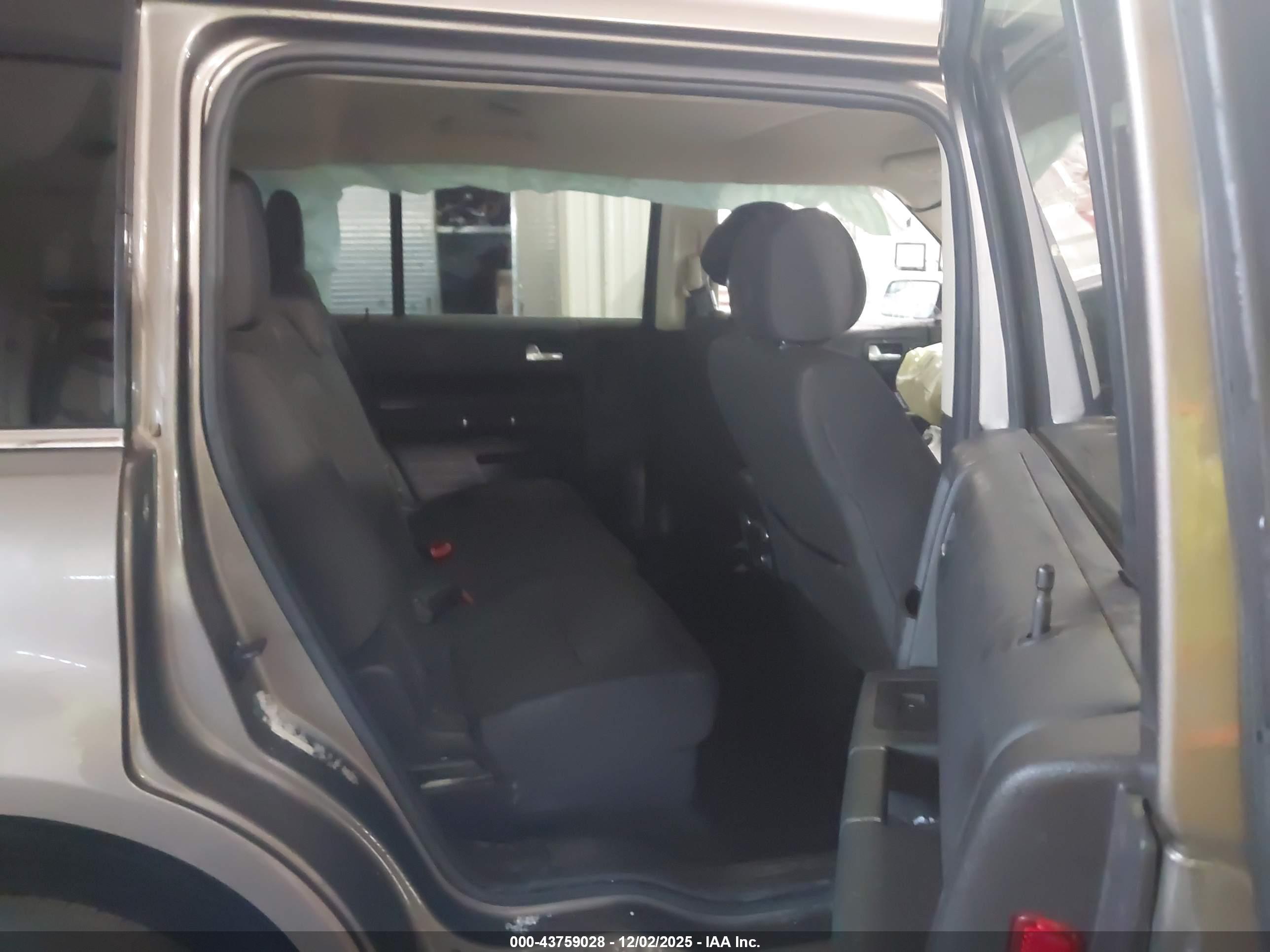 FORD FLEX image 8