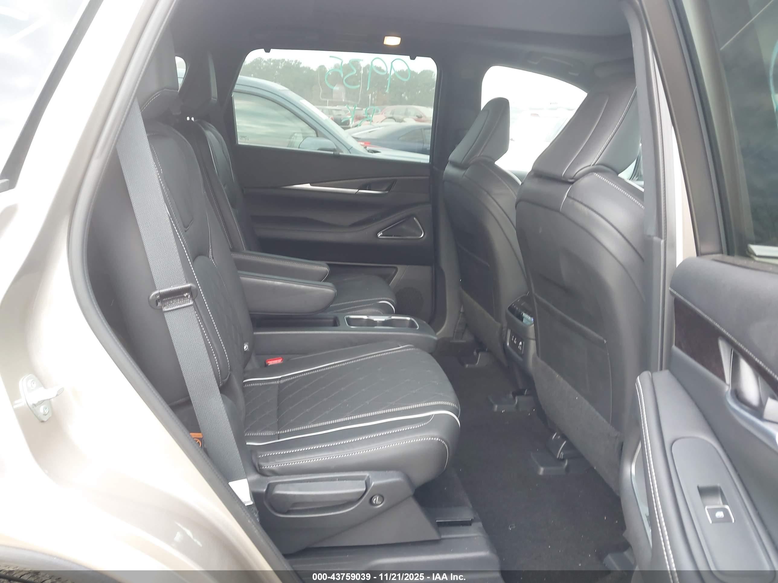 INFINITI QX60 image 8