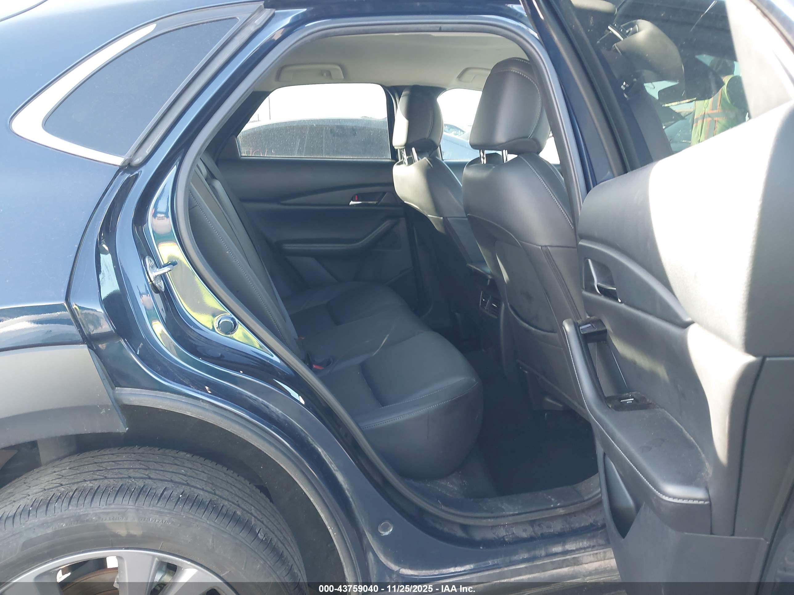 MAZDA CX-30 image 8