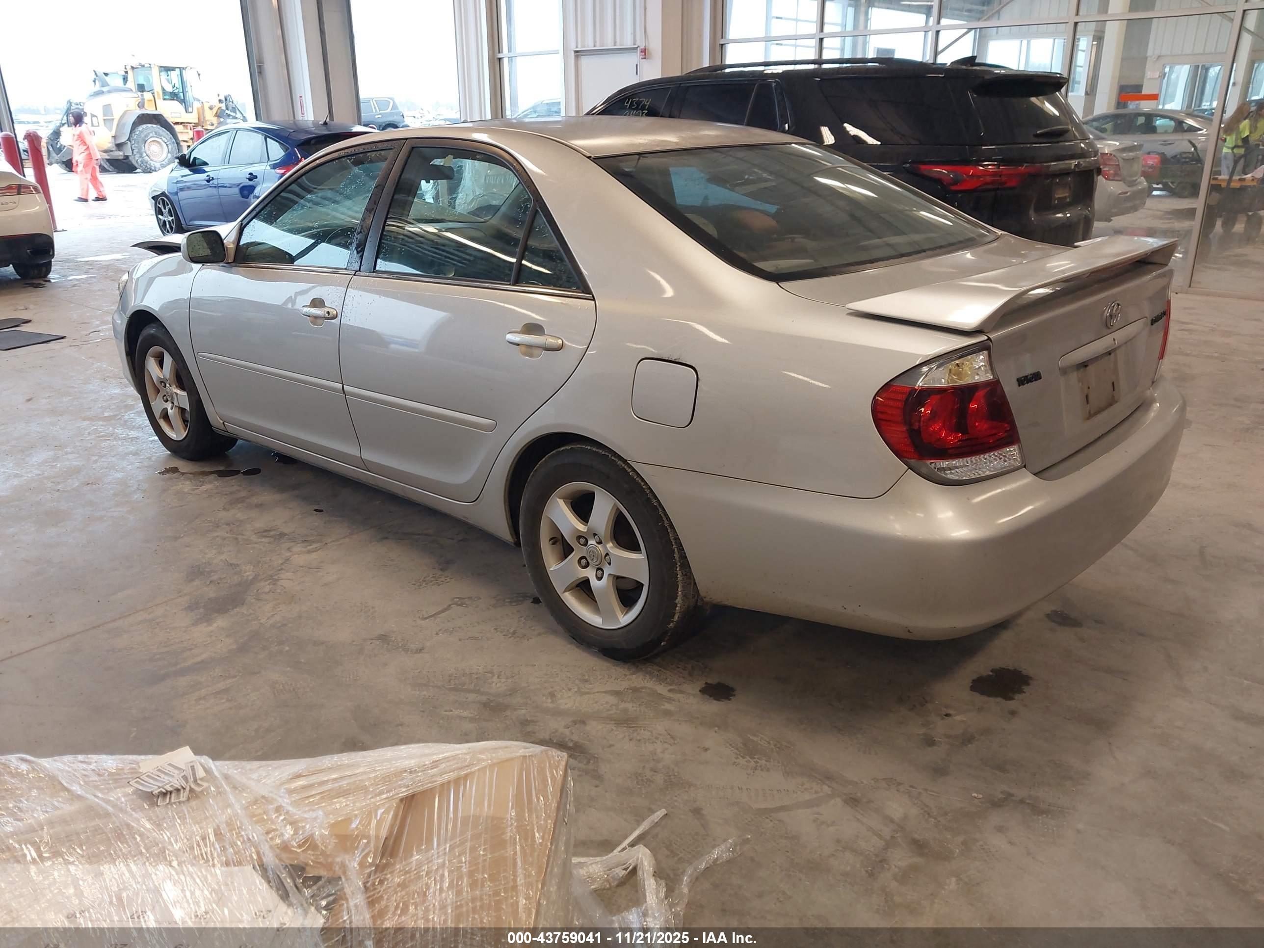 TOYOTA CAMRY image 3