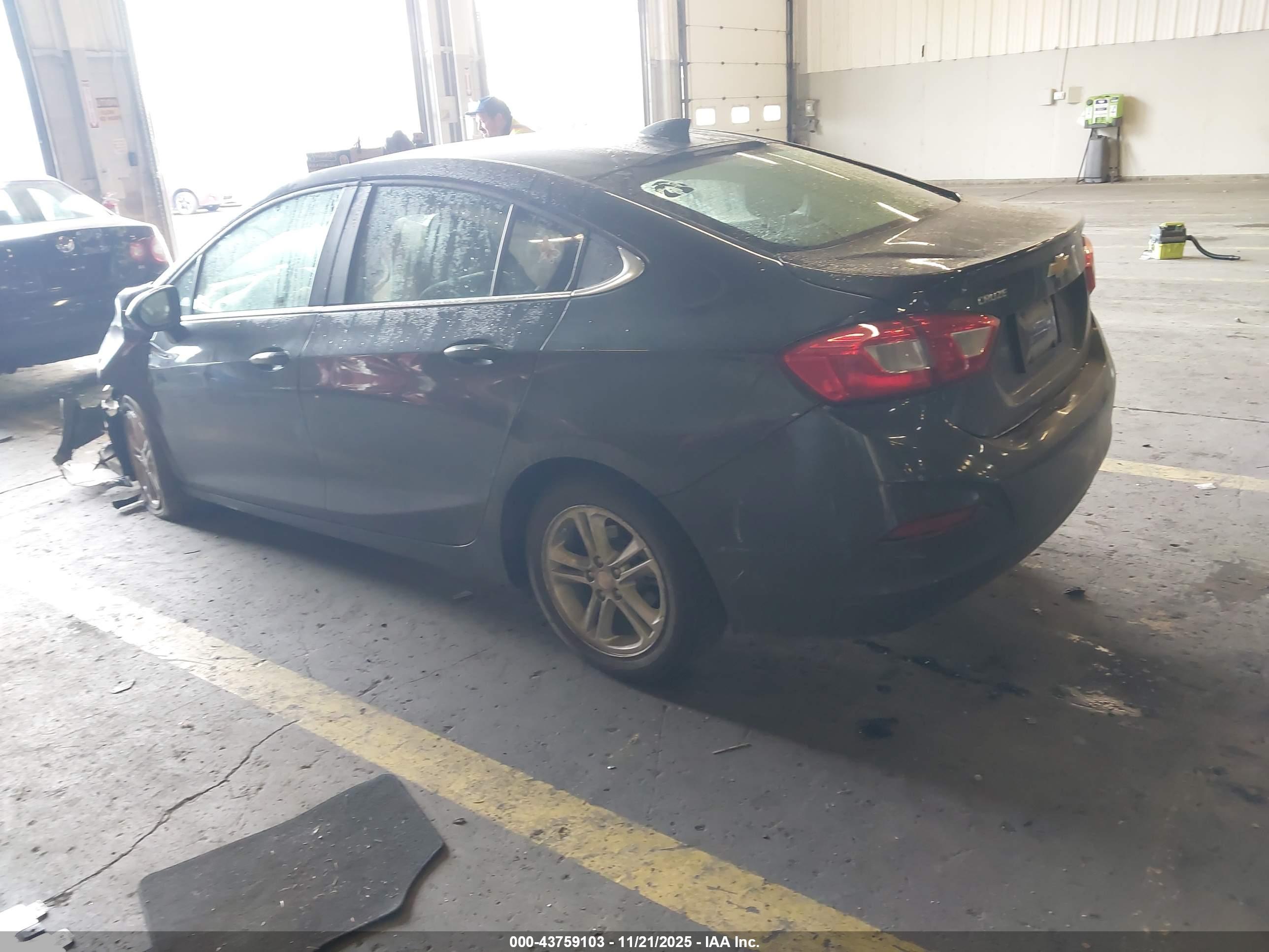 CHEVROLET CRUZE image 3