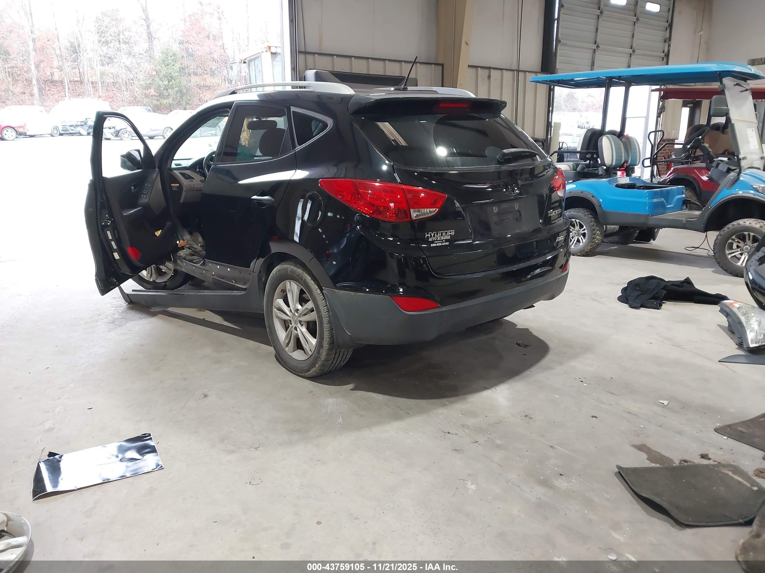 HYUNDAI TUCSON image 3