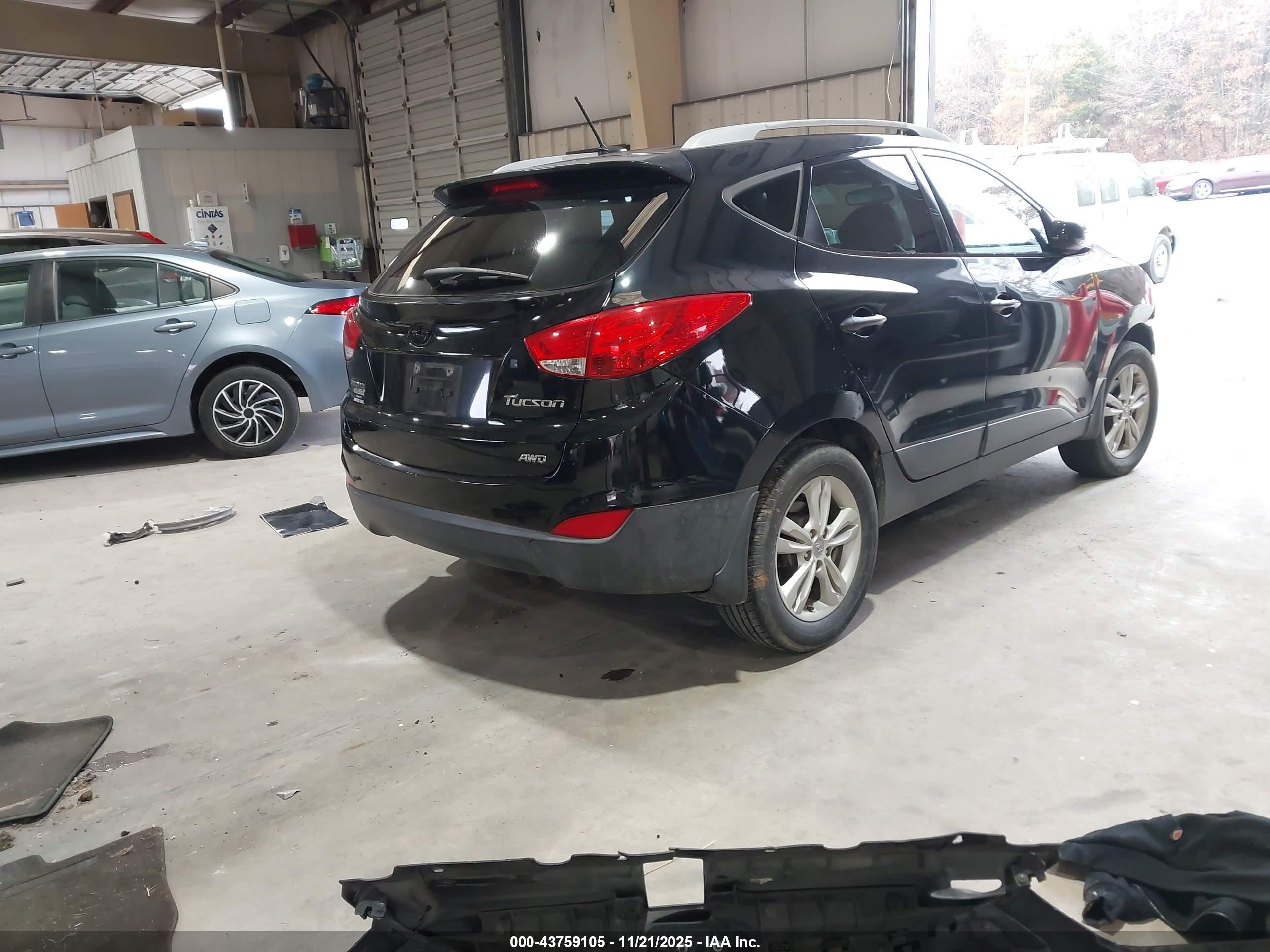 HYUNDAI TUCSON image 4
